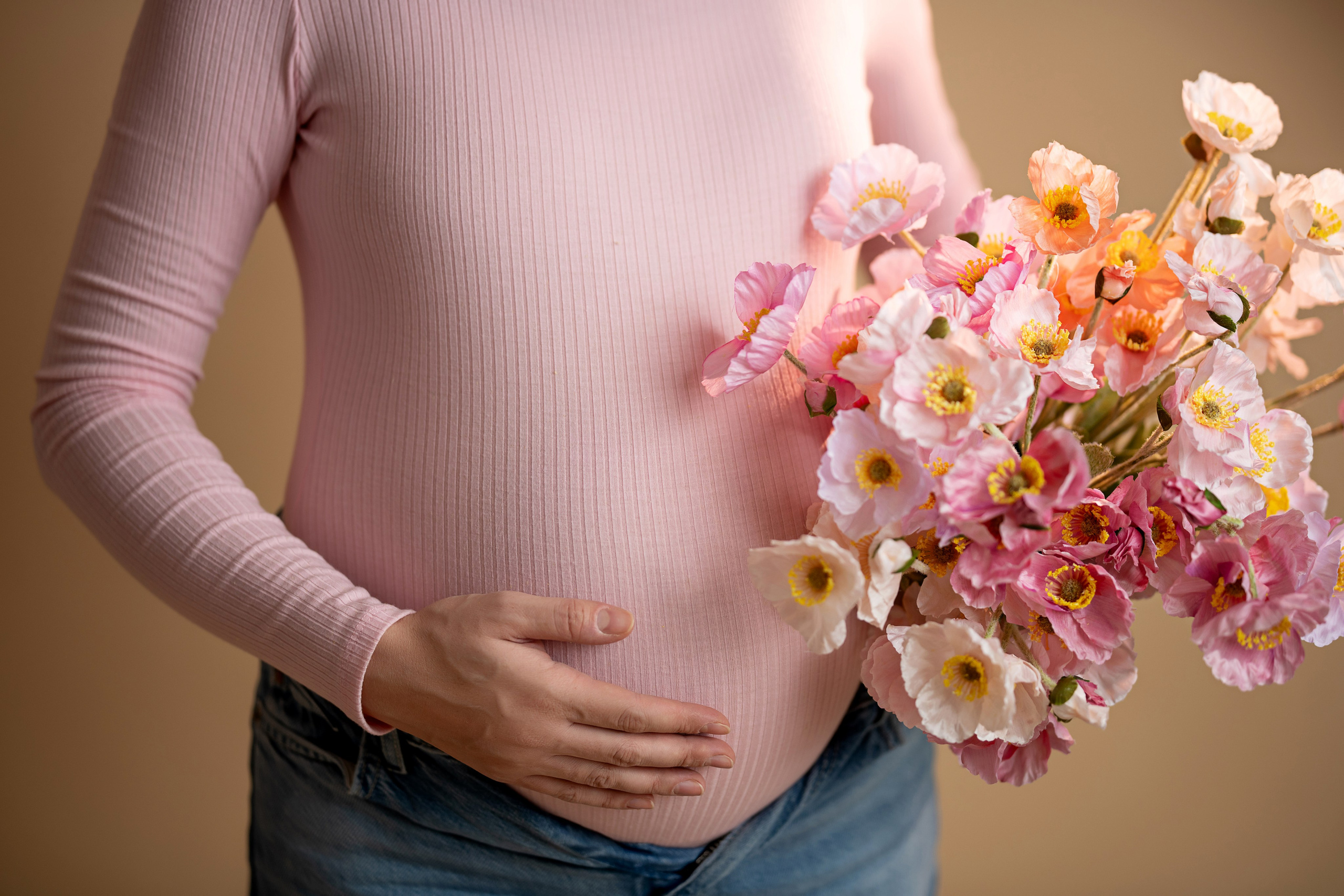 Фотосессия беременности в студии (Классика. Однотонные фоны) + Бохо стиль). Творческая команда Ульяшевы, свадебная и семейная фотография. Кахахста