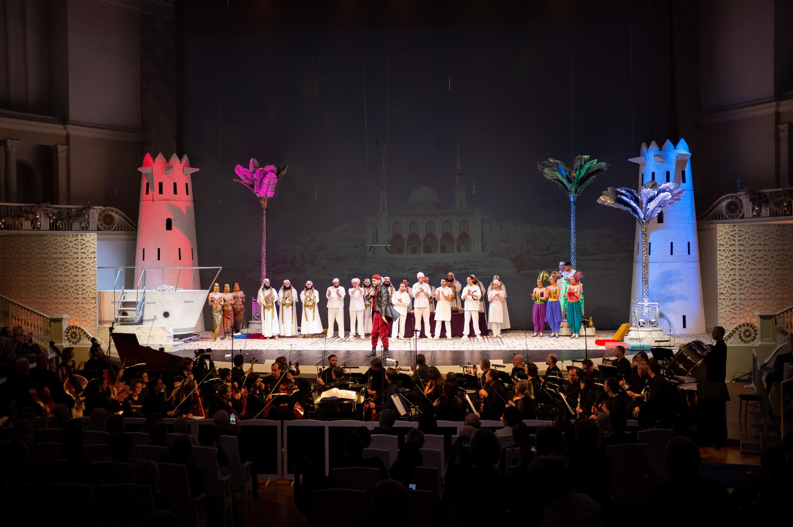 Новогодний вечер. Итальянка в Алжире. Искусство фотографии. Мария Осокина