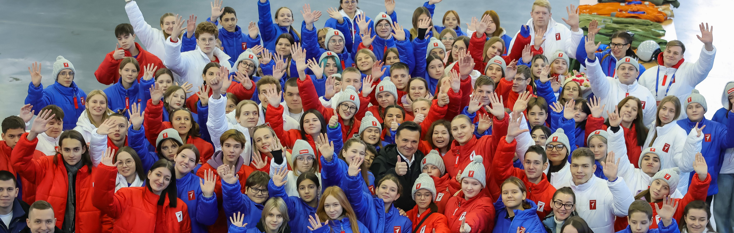 Губернатор Подмосковья Андрей Воробьев вместе с участниками «Движения первых» навестил пилотажные группы. Моя фотография