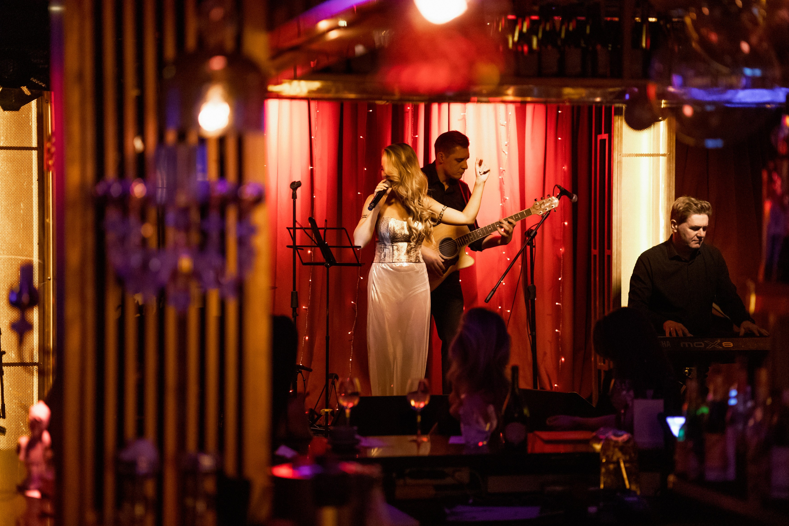 YANA URBAN: сольный концерт в «Анжелика Wineroom». СВОИ. ФОТООТЧЕТЫ-СОБЫТИЯ-МЕСТА