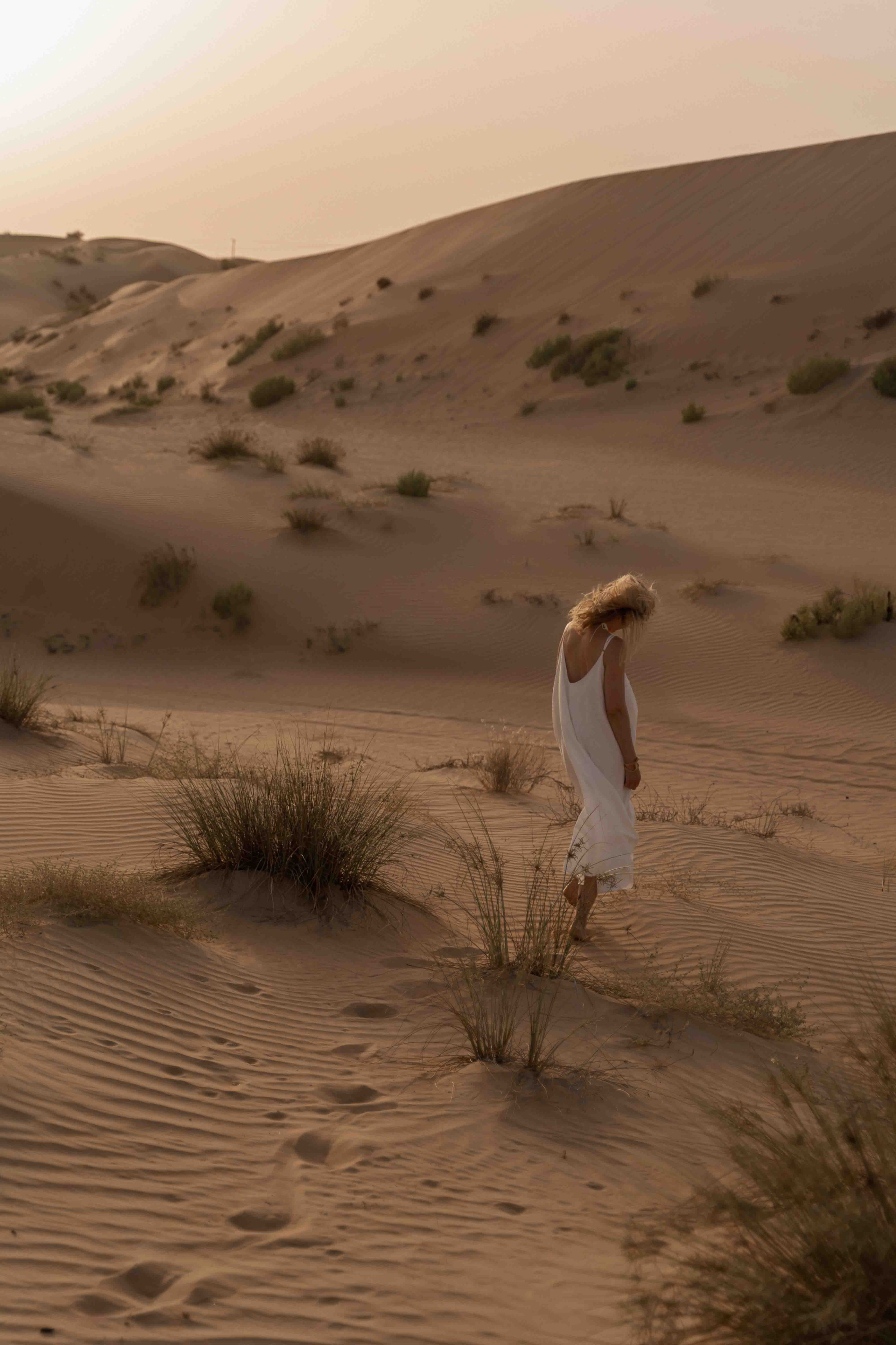 Фотосессия в пустыне ОАЭ с трансфером, выезд из Абу-Даби, Дубая, Фуджейры и других эмиратов. Дорога до пустыни занимает около 1 часа.