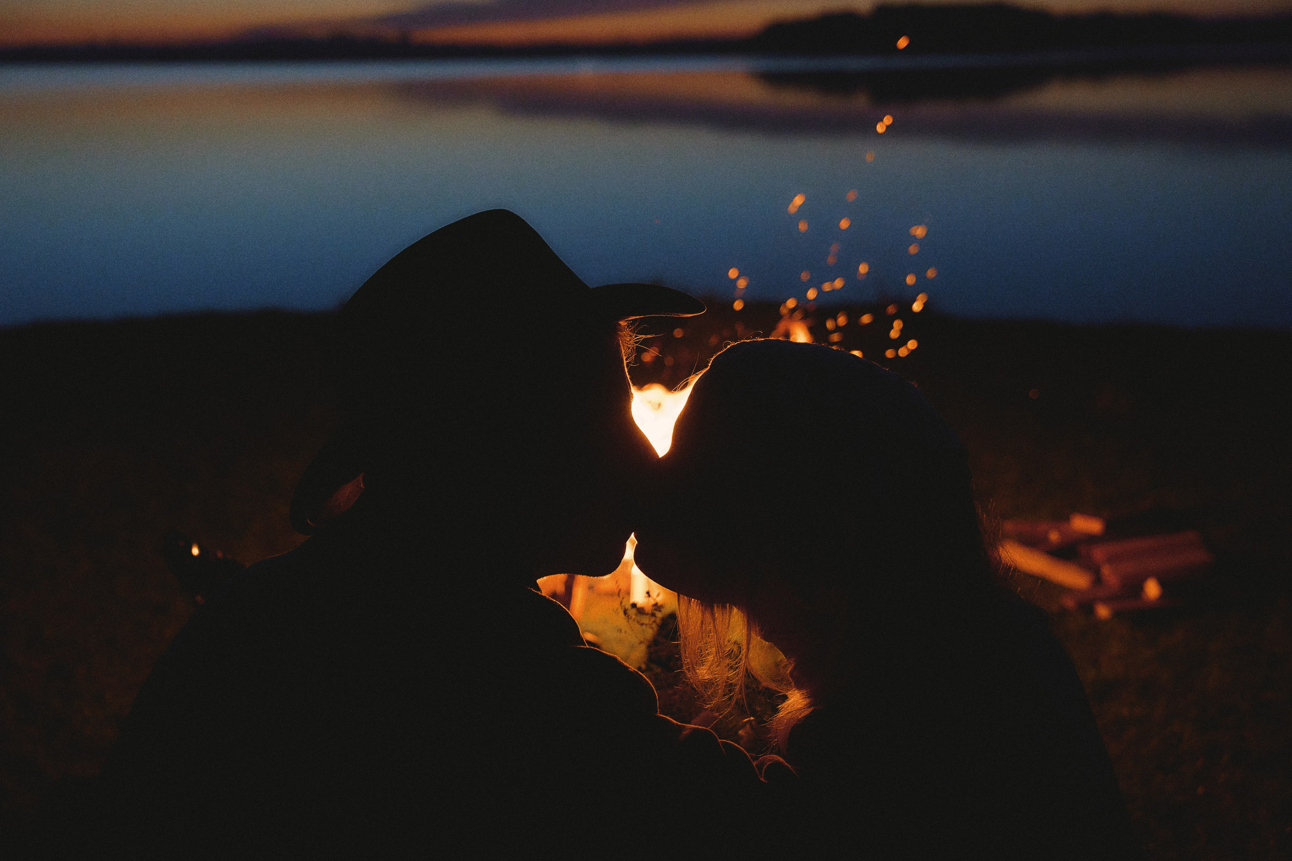 романтическая фотосессия для двоих у костра