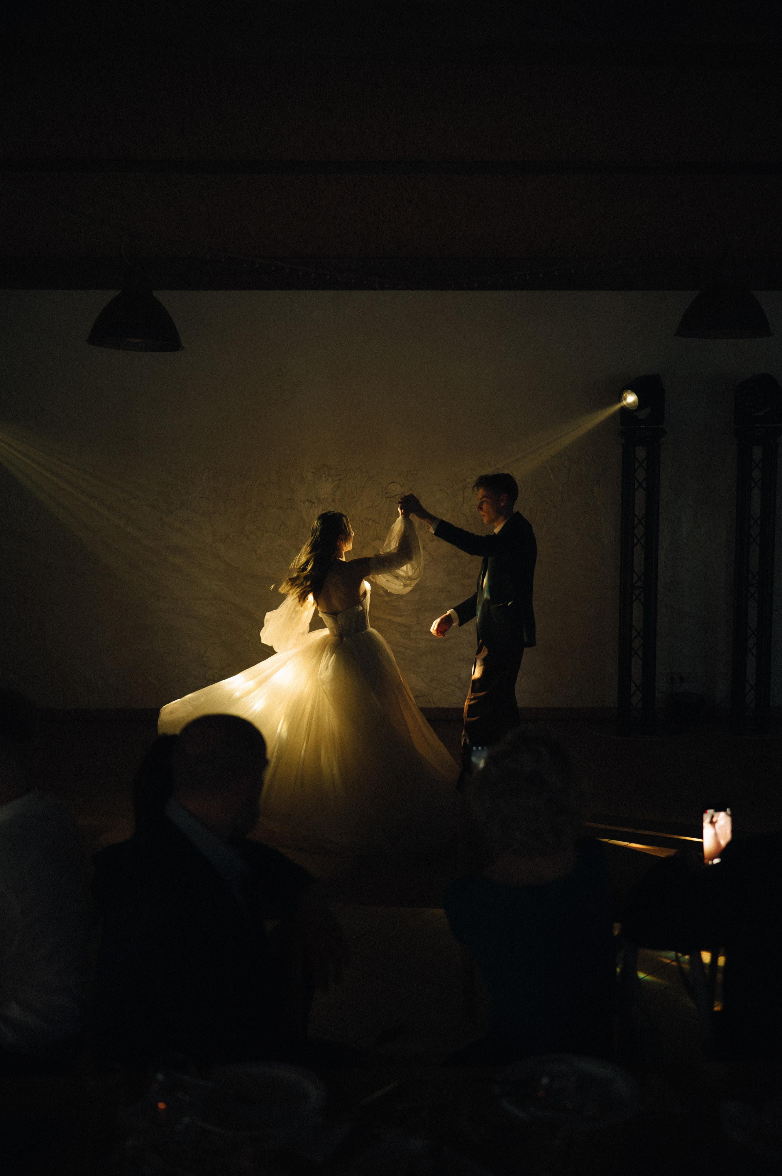 Свадебные фото в стиле вневременной классики — эстетика, свет, эмоции.