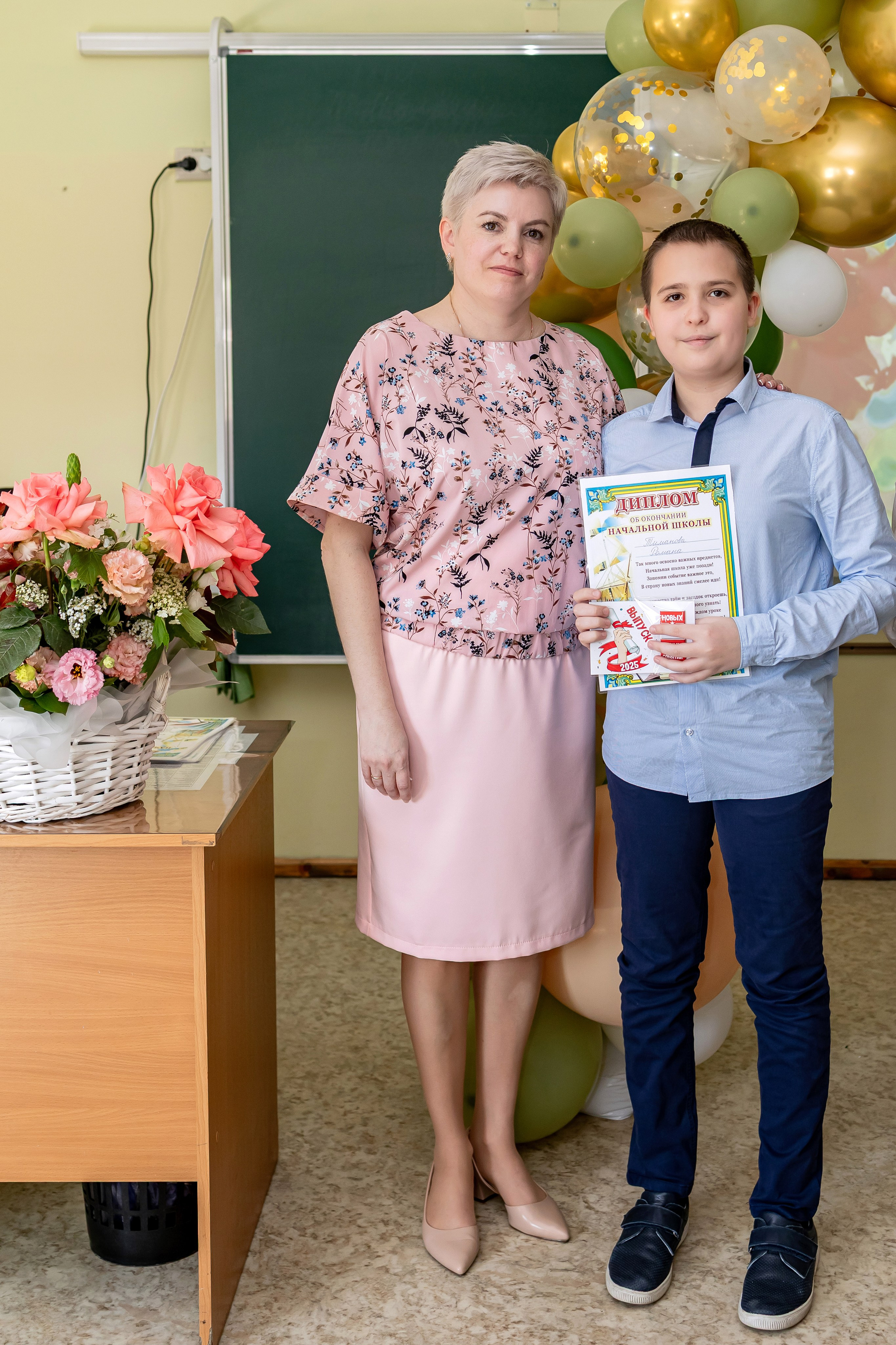 Выпускной в начальной школе в классе. Фотограф и видеограф Москва. Свадебный фотограф, видеограф. Выпускные альбомы. Оживающие альбомы