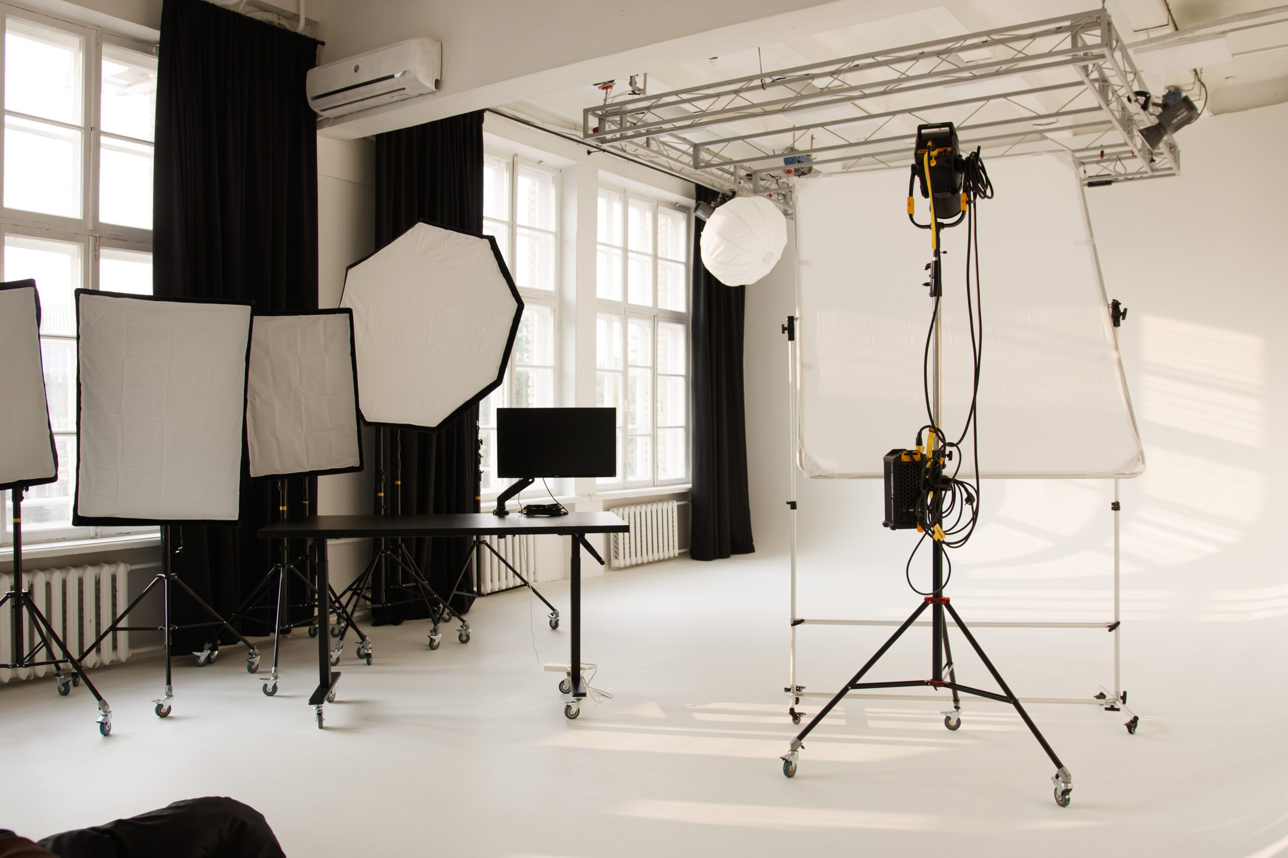 Залы с циклорамой в студии Photohub. Фотограф в Минске Людмила Дутко