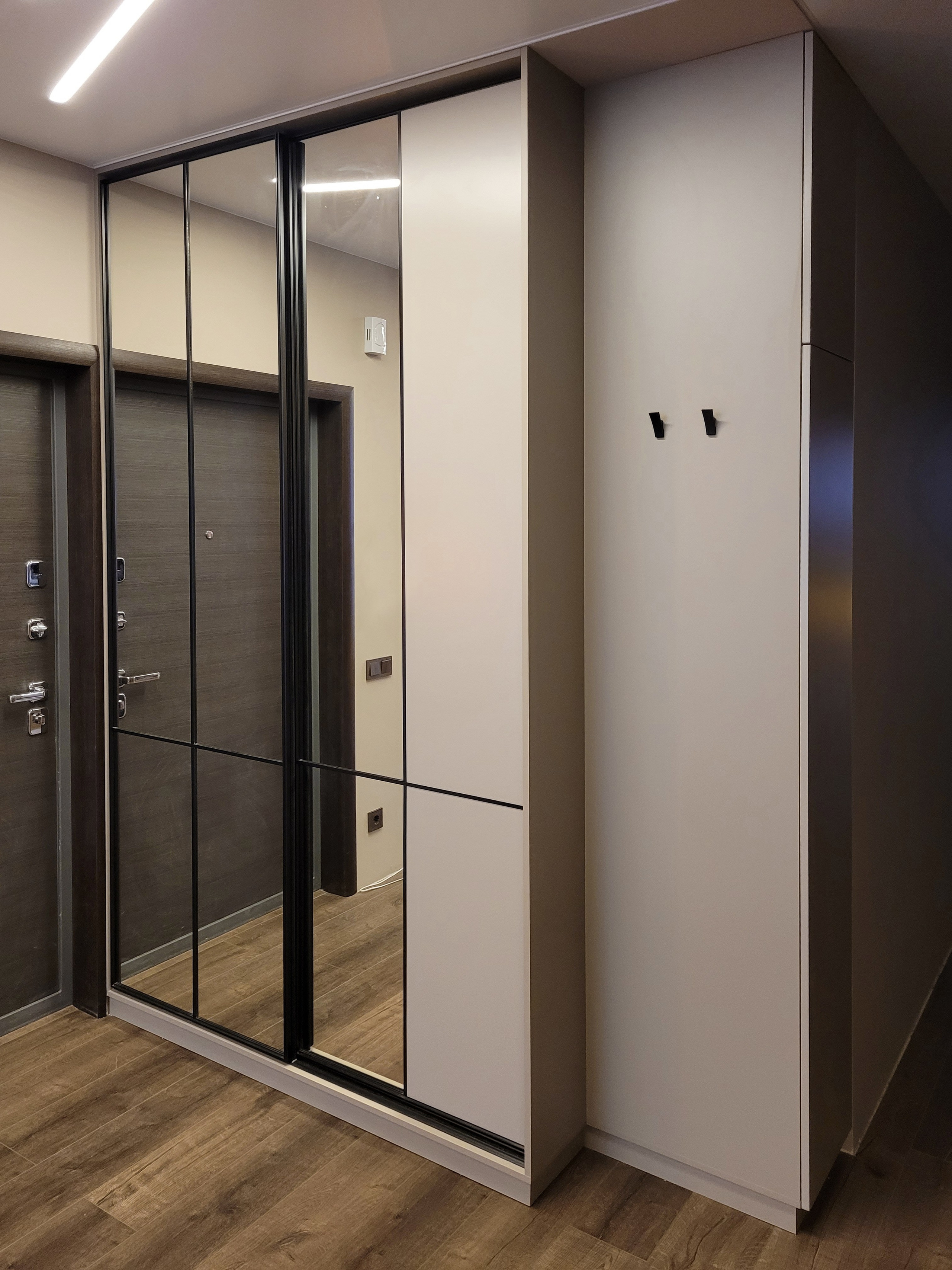 Шкафы, гардеробные и прихожие на заказ в Евпатории. Мебель на заказ в Евпатории