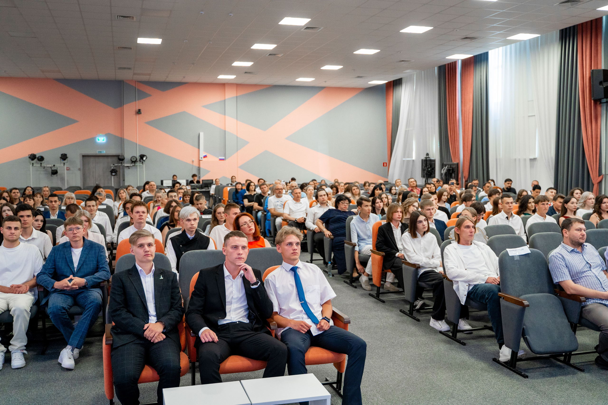 Школа 106_Вручение аттестатов 11классы_2024 г. Фотографы из солнечного Краснодара Вадим и Надежда Митус