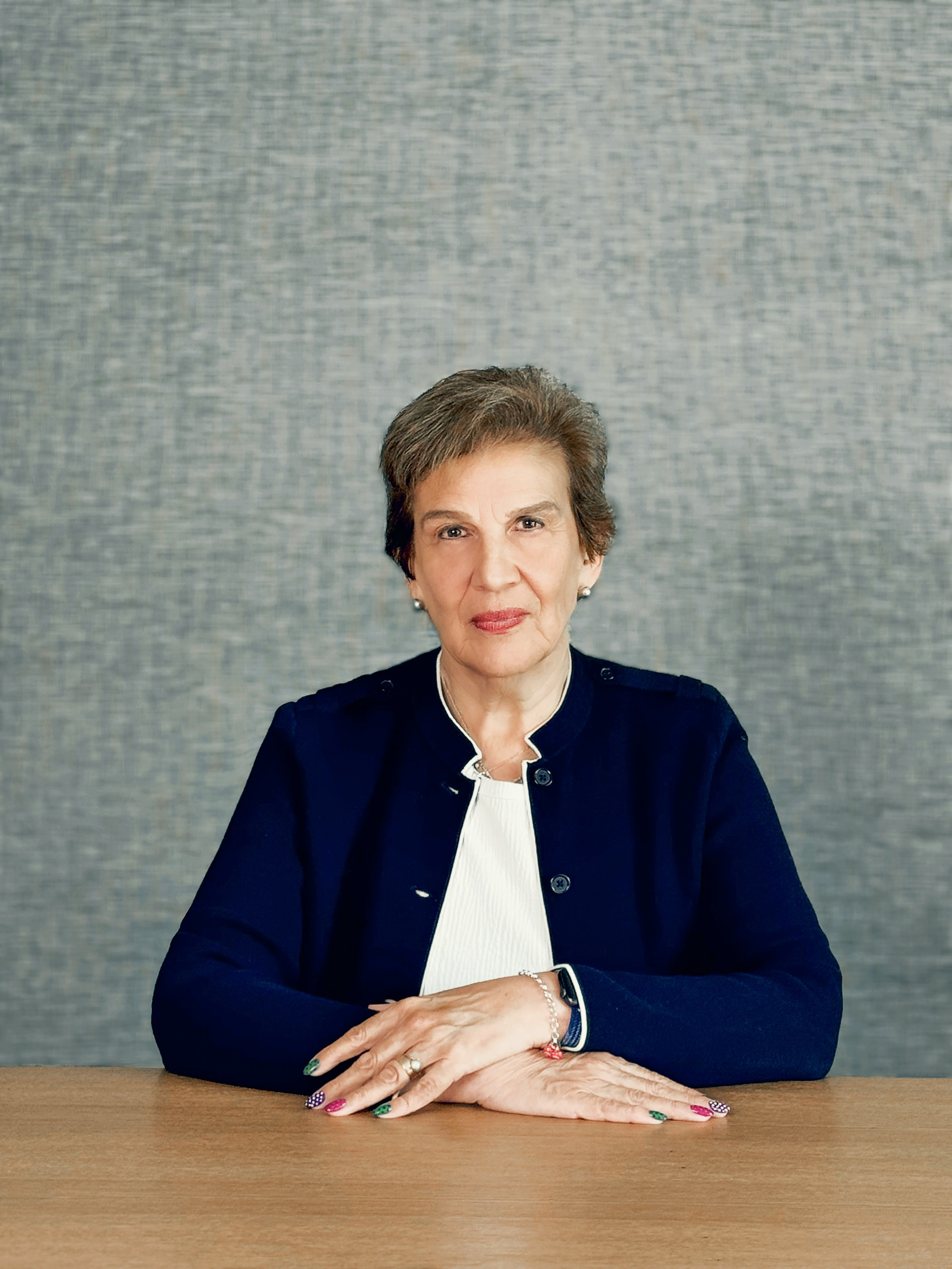 Fotografía Corporativa y Retratos Profesionales en Santiago, Chile. Retrato formal. Fotos Profesionales para LinkedIn, Empresas. Fotógrafa en Santiago, Chile | Julia Zalnova