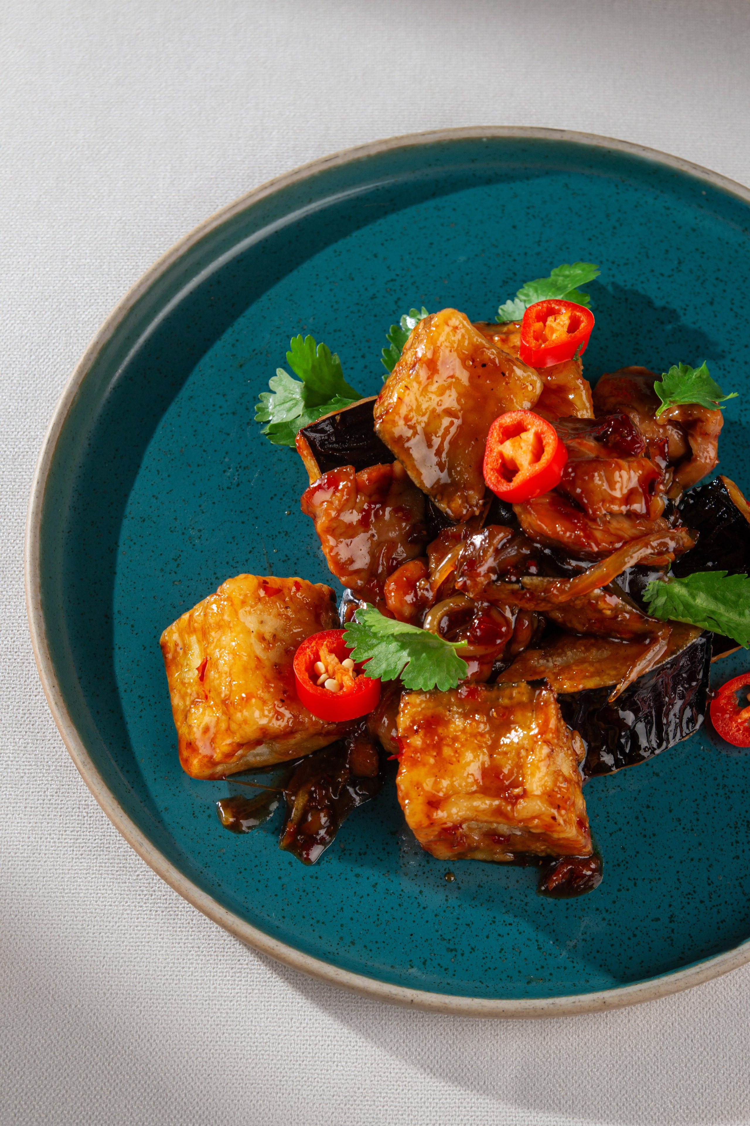 фуд фотография баклажаны тофу сладко острый соус чили ресторан SARANG Саратов Энгельс