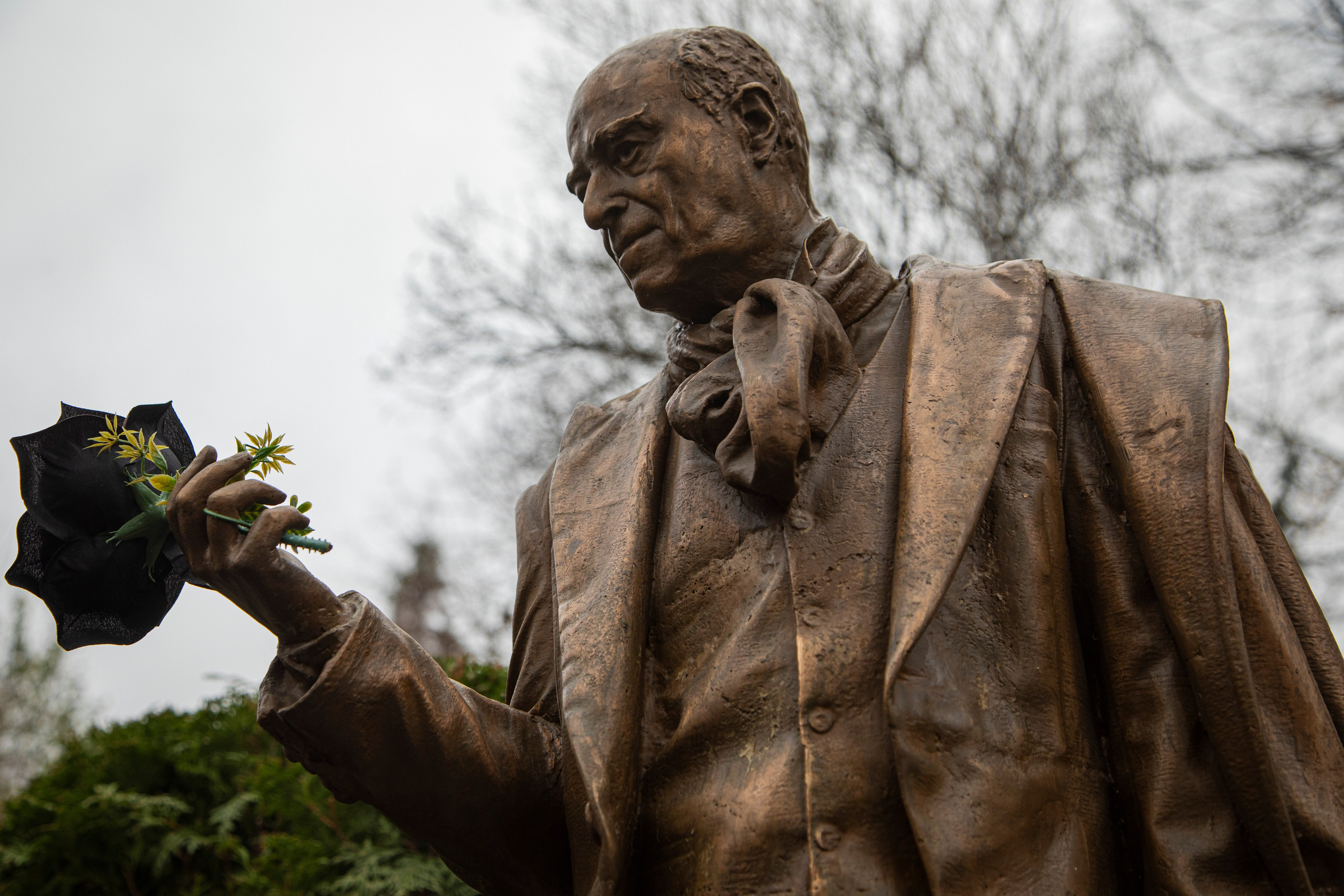 Осенняя прогулка по Новодевичьему кладбищу. Фотограф Сергей Ловкий