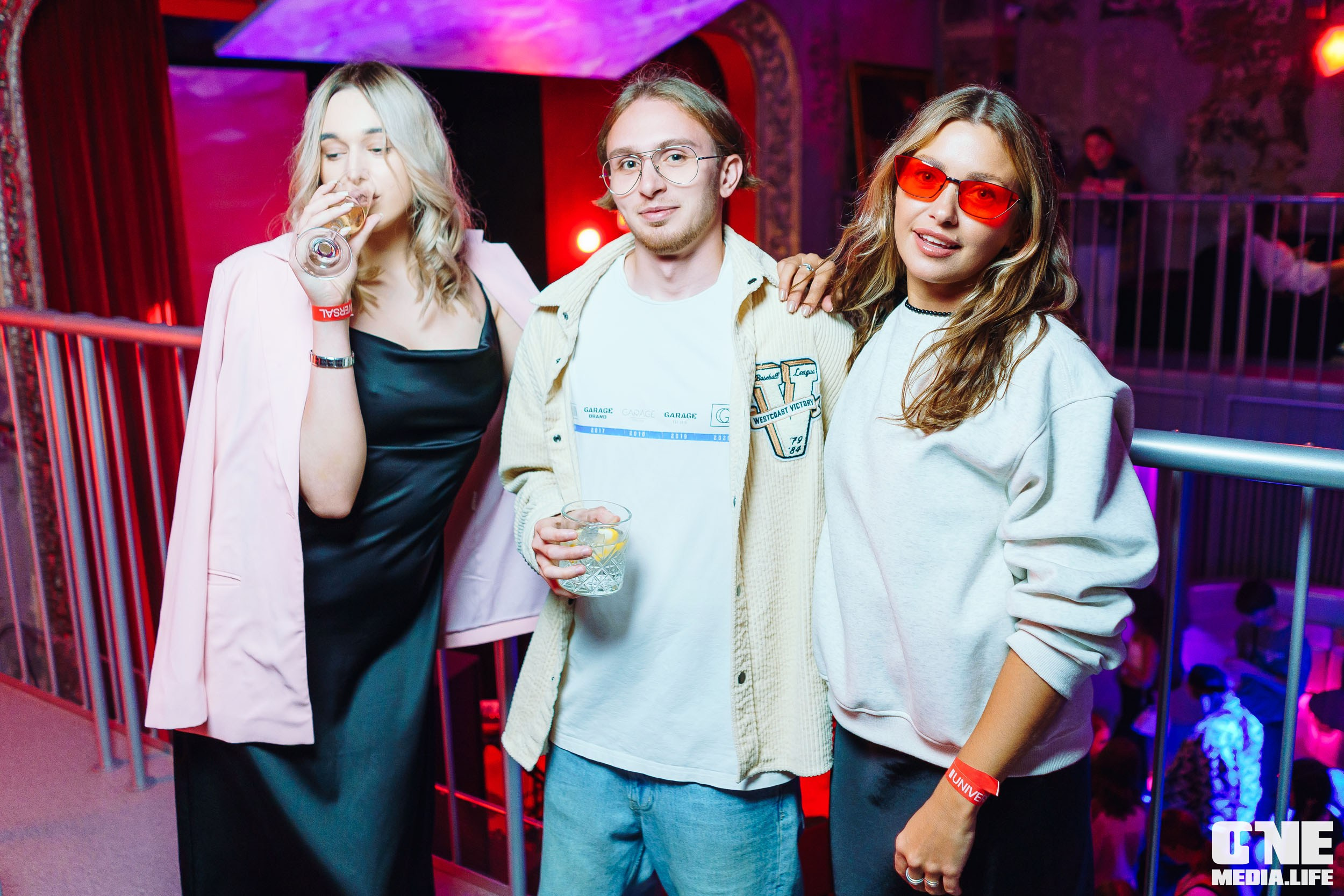 Фоторепортаж из клуба UNIVERSAL. One Media Life: фоторепортажи, фотоотчеты с мероприятий и заведений