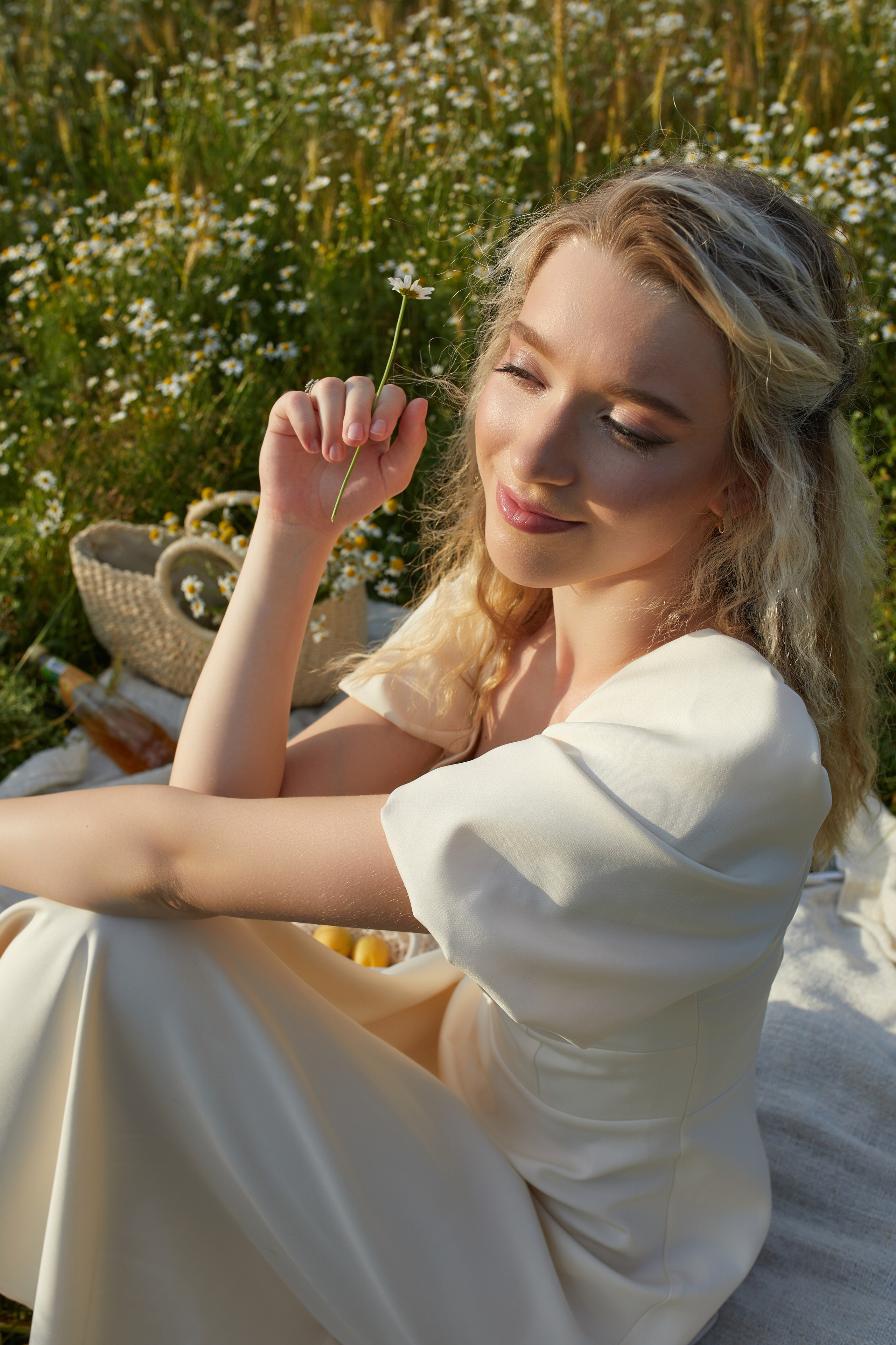 Летняя фотосессия в ромашковом поле. Фотограф в Москве и Одинцово Кравченко Кристина