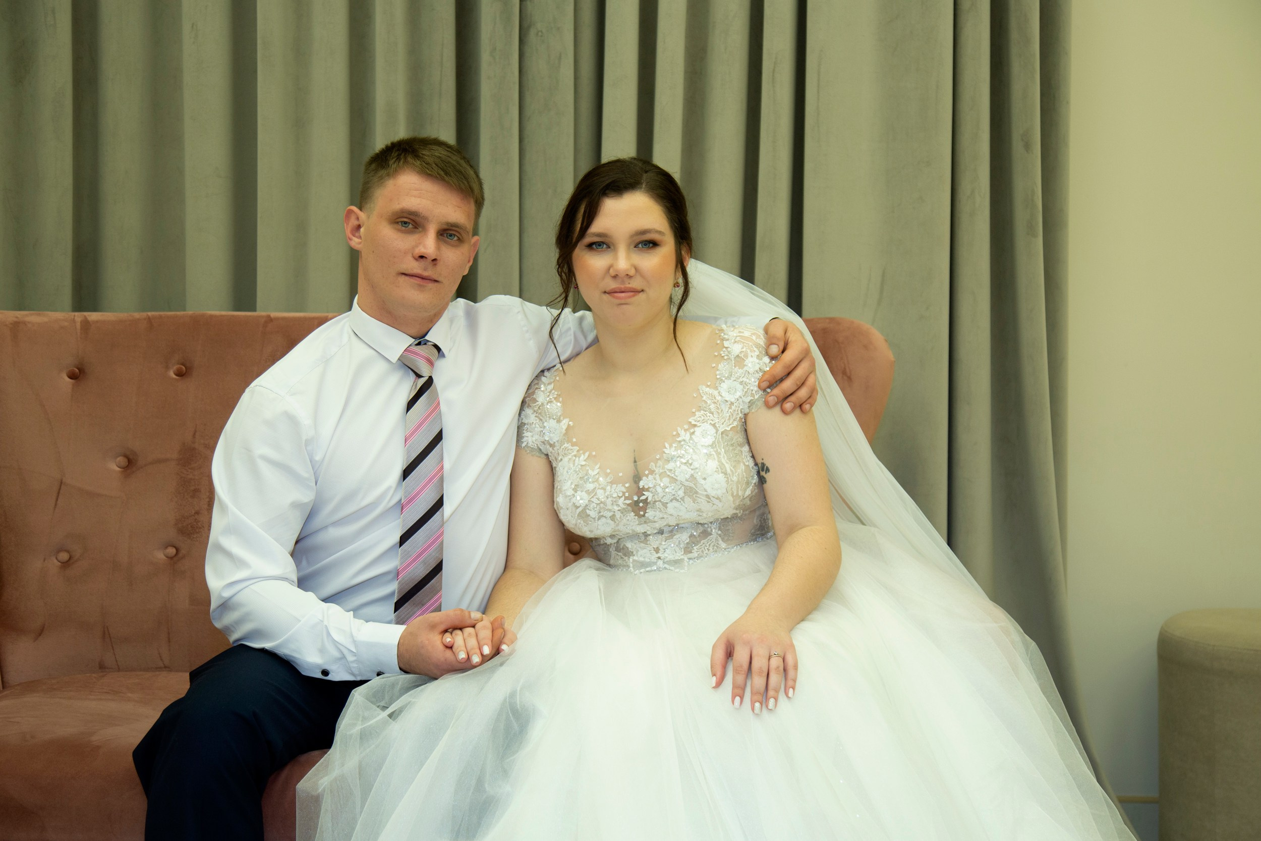 Свадебная фотосессия Андрея и Алины в Савеловском ЗАГСе. Фотосессия в студии в Москве от профессионального фотографа услуги по доступным ценам