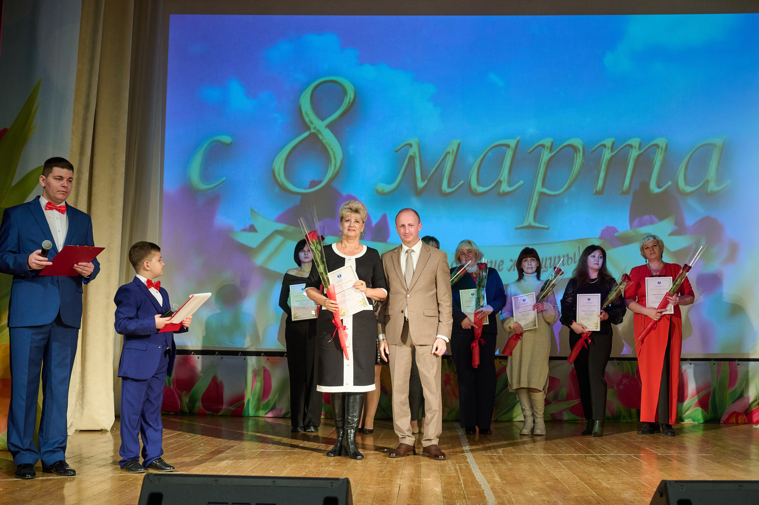 8 марта ДК Кабардинка. Жизнь курорта Кабардинка в фотографиях