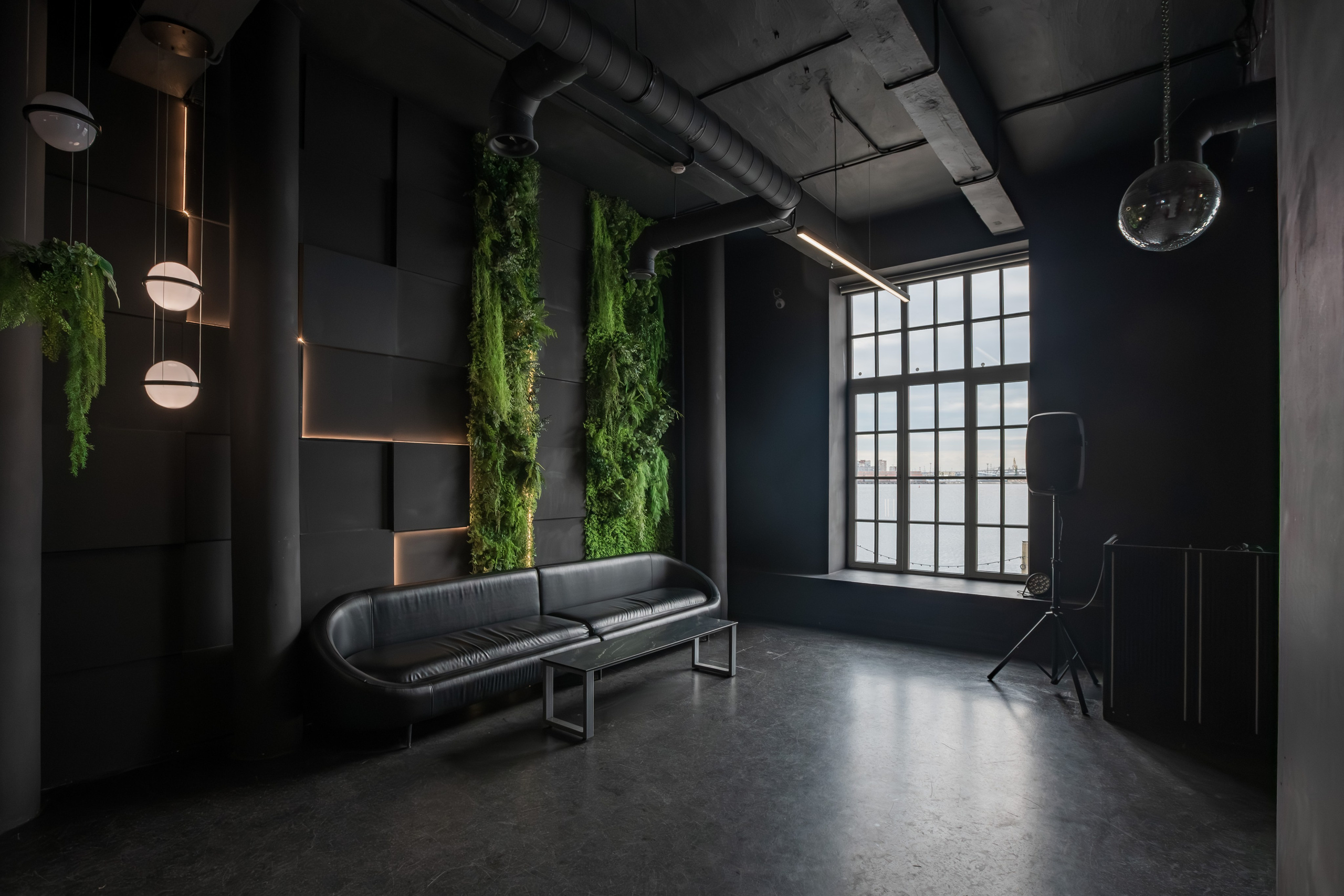 Mr. Black (лето). Аренда лофта в СПб для мероприятий