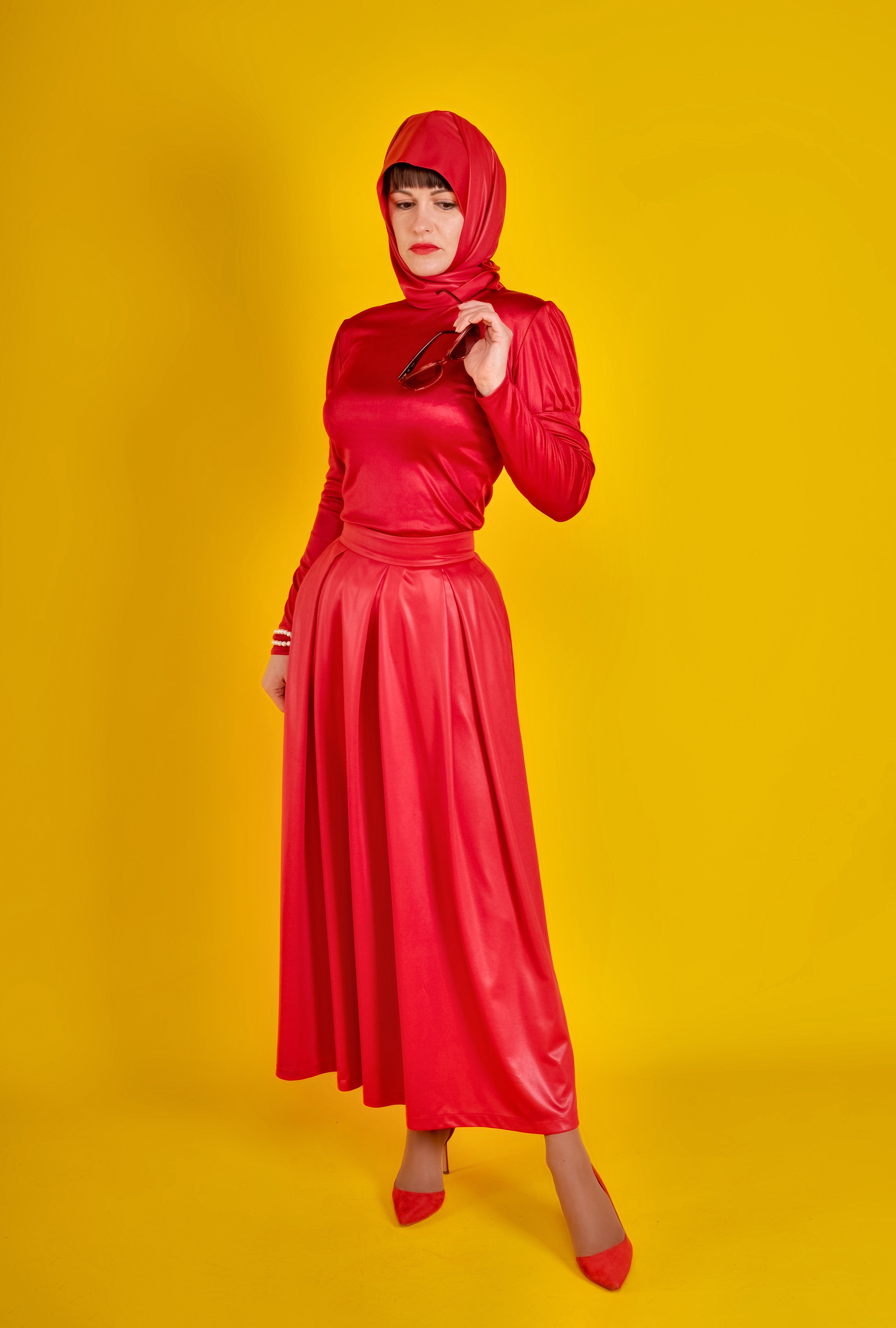 модель ,одежда ,дизайнерская одежда , позирование , модельные снепы , портфолио , модельное портфолио , фото модели . модель , студия , свет ,эмоция ,харизма .