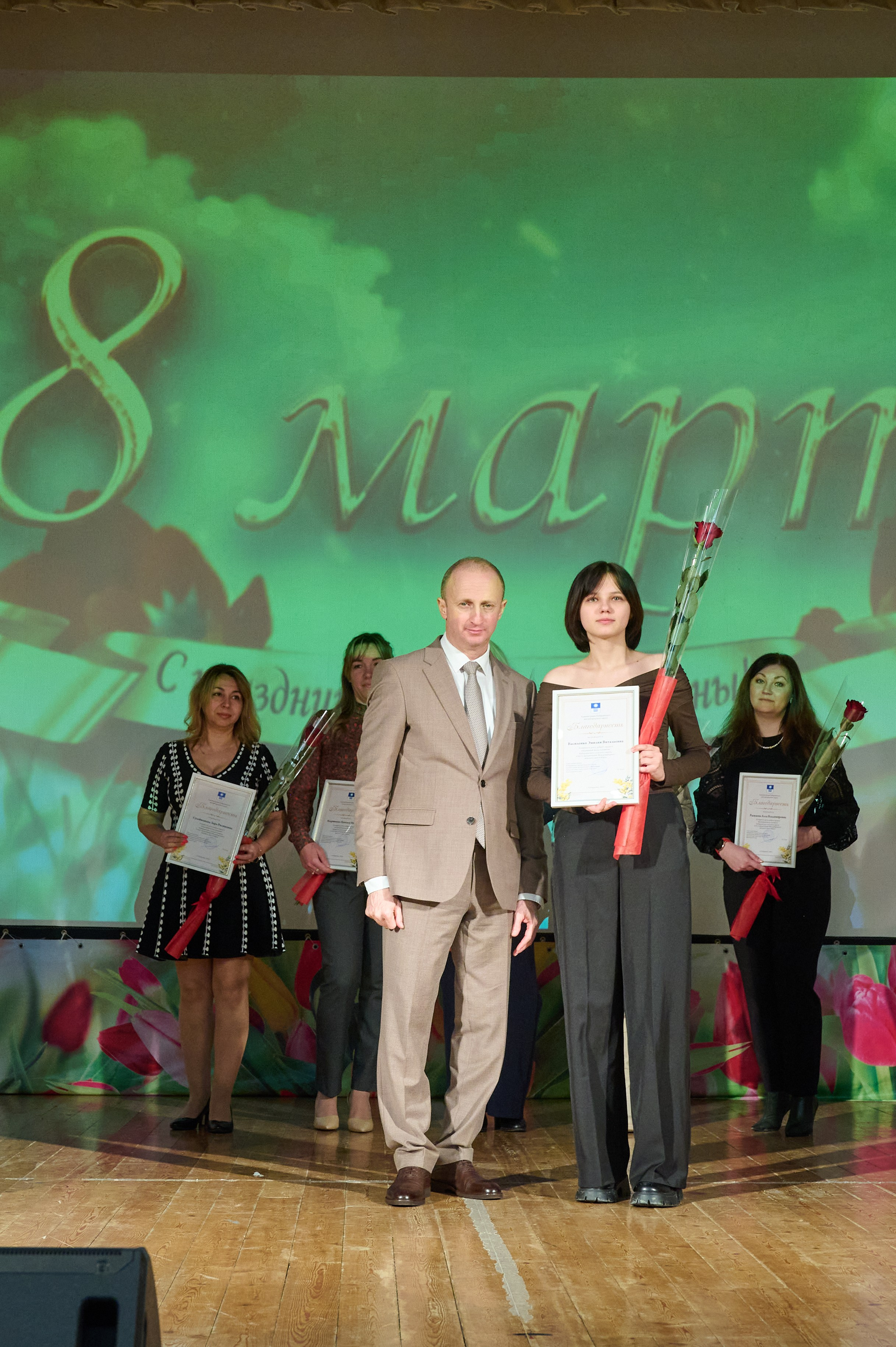 8 марта ДК Кабардинка. Жизнь курорта Кабардинка в фотографиях