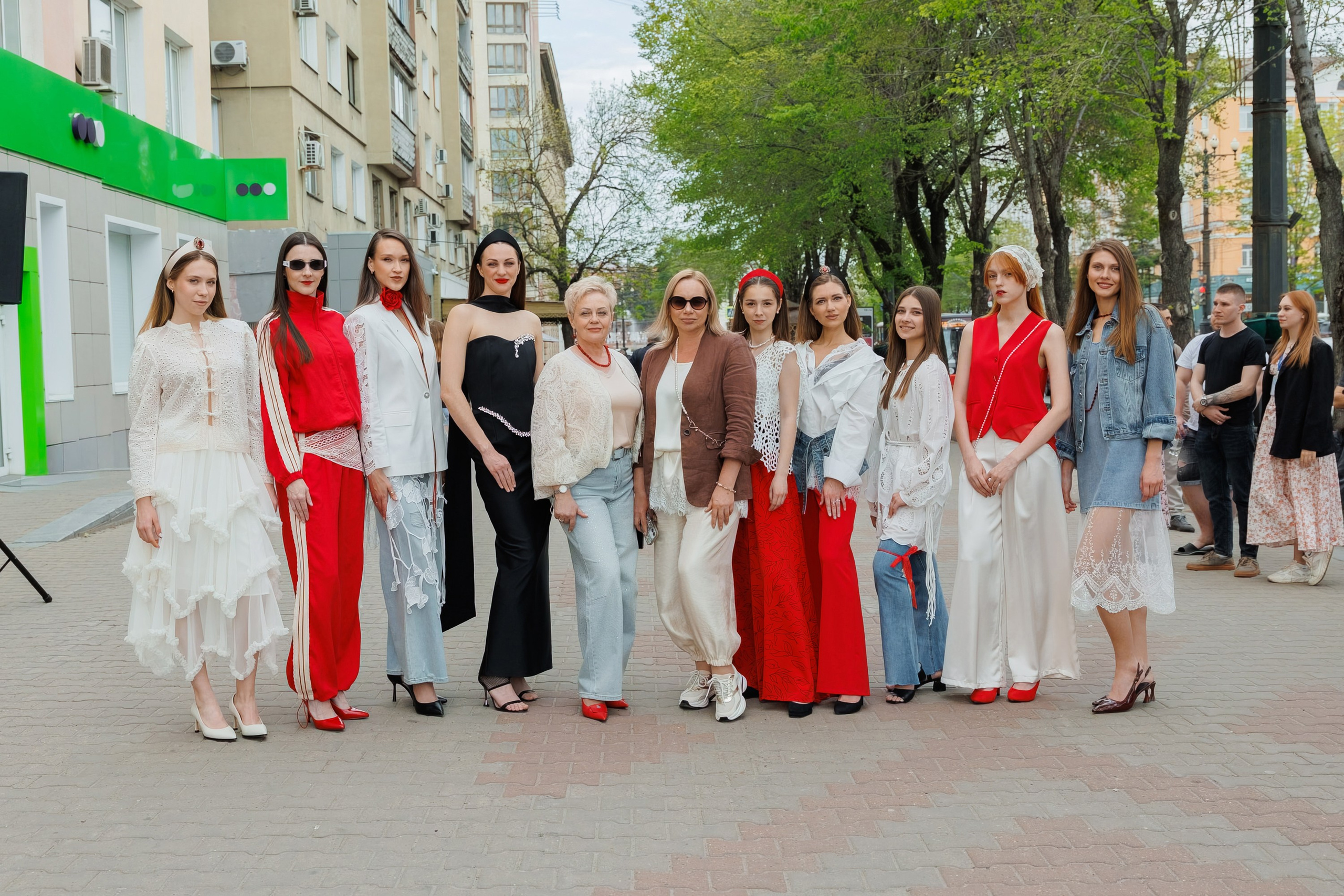 МОДНЫЙ ПОКАЗ. СВОИ. ФОТООТЧЕТЫ-СОБЫТИЯ-МЕСТА