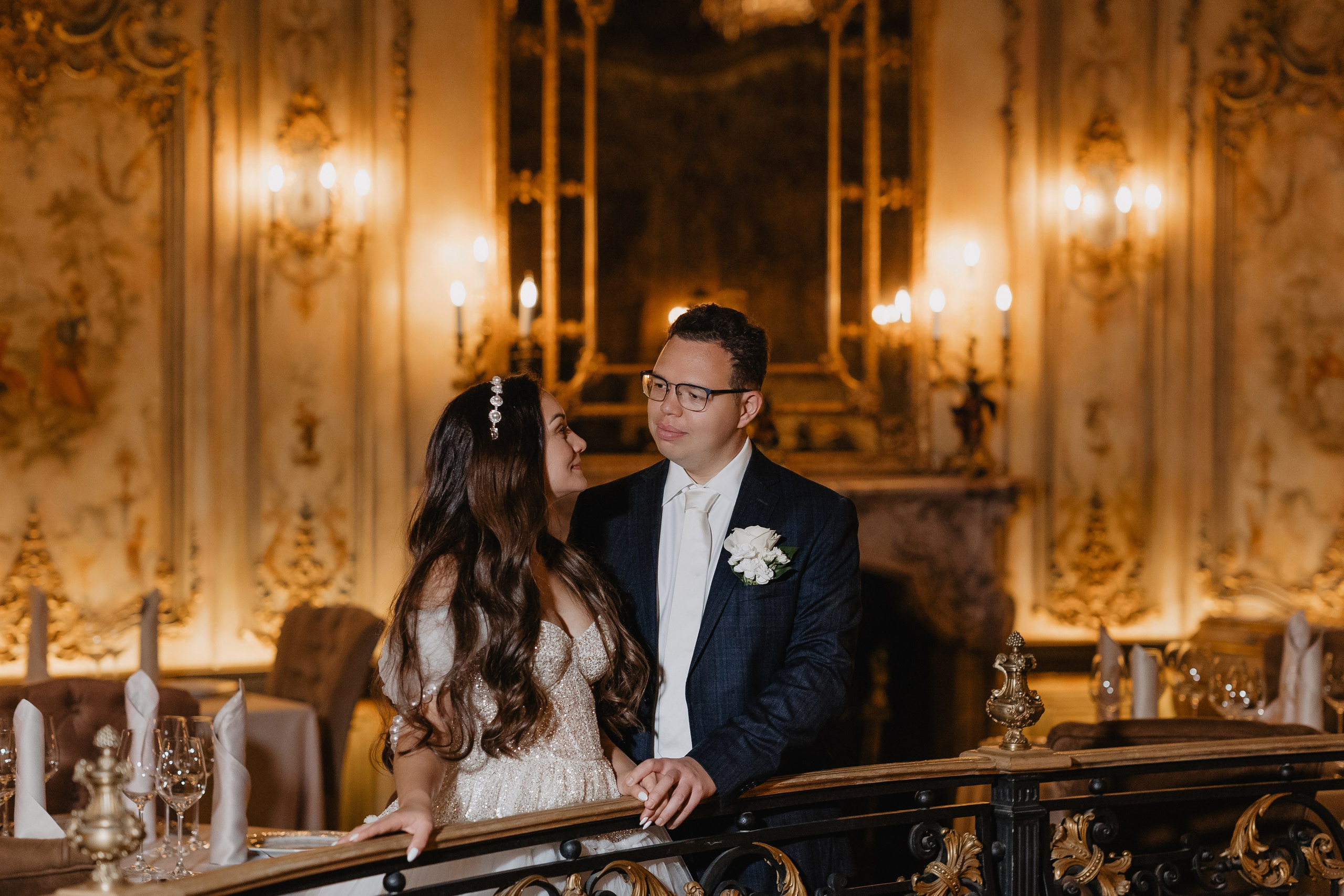 Свадебная фотосессия в ресторане Турандот. Свадебный фотограф в Москве Дарья Олендарёва