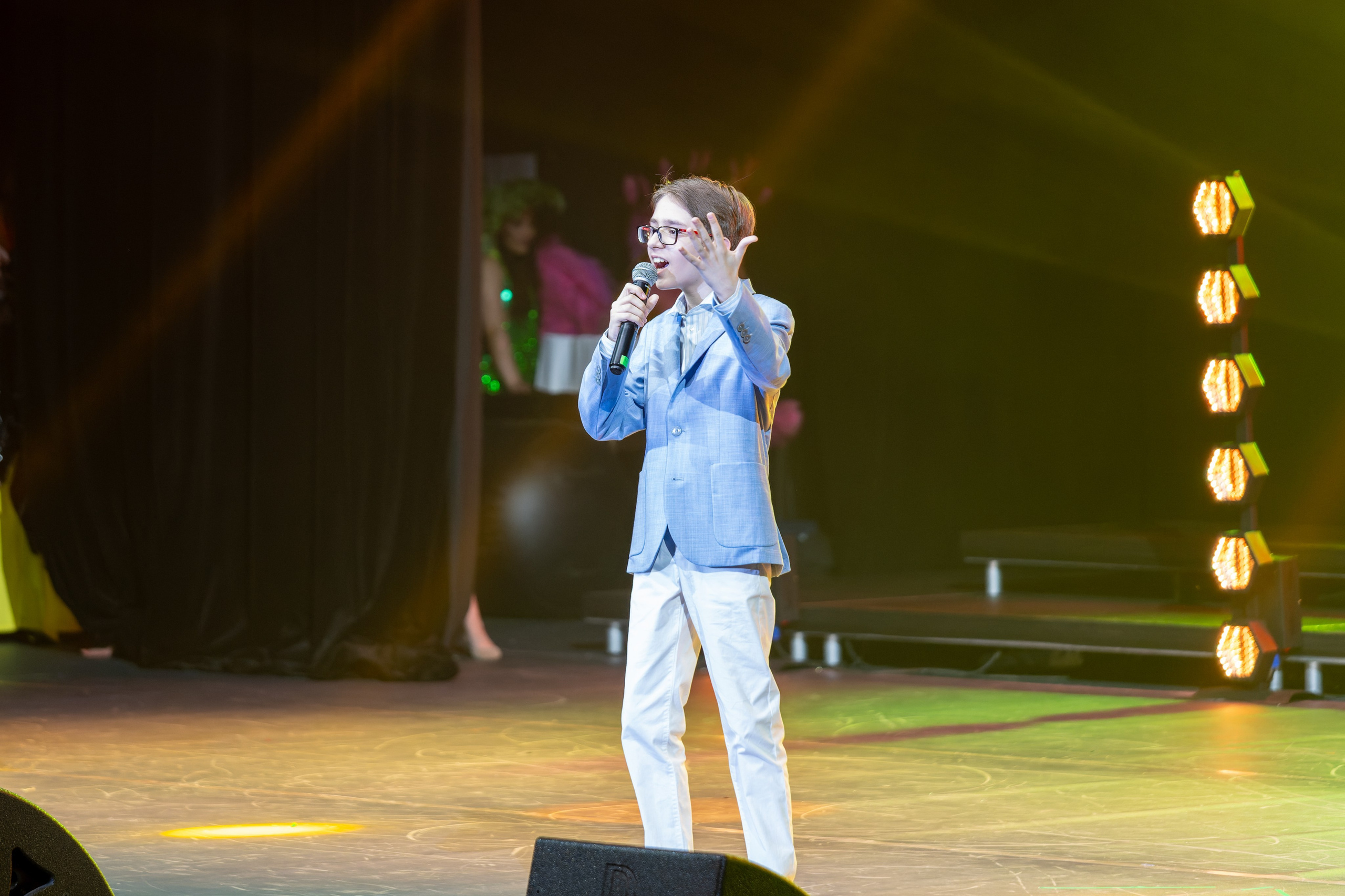 сцена окружной общественный центре имени Моссовета