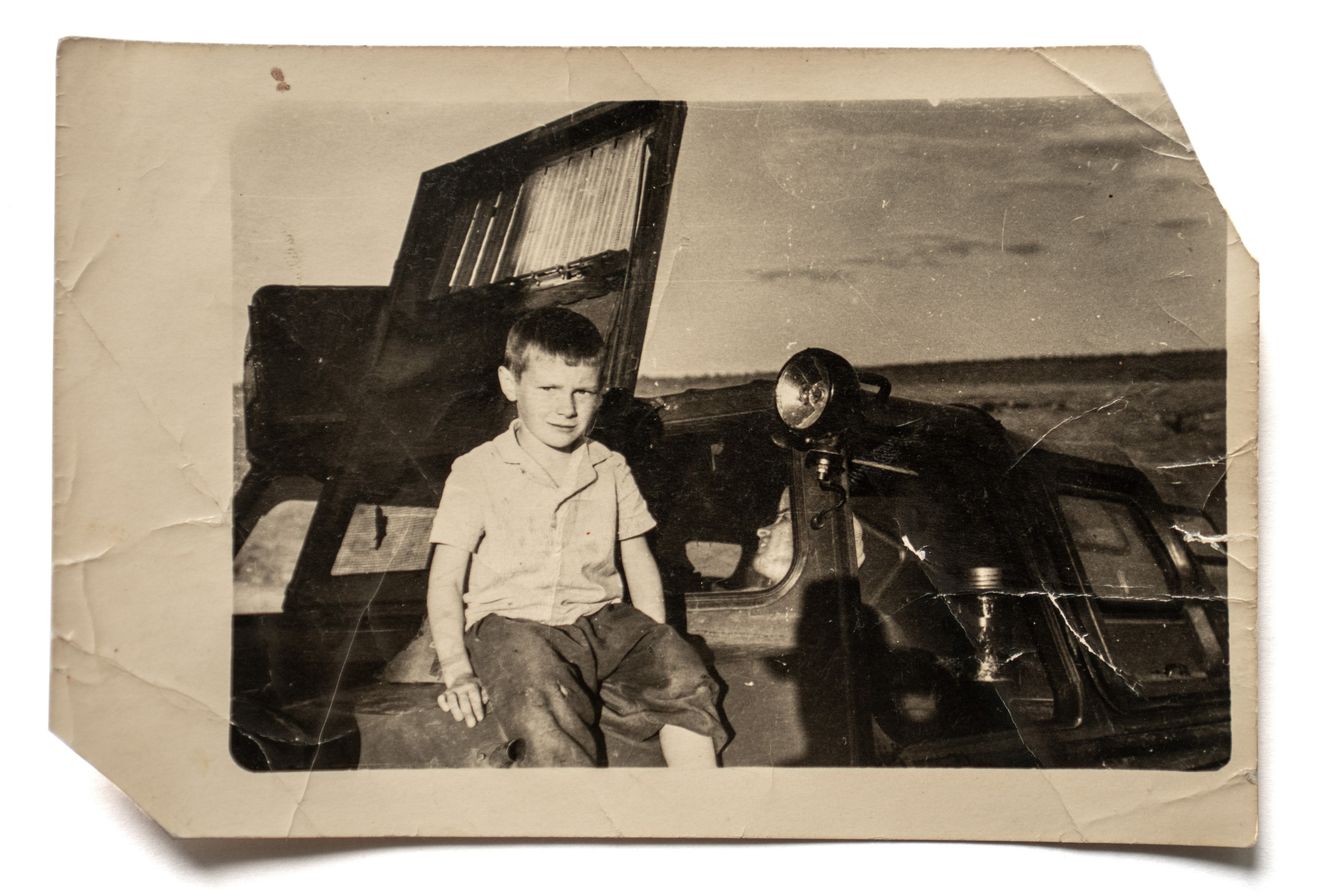 Фотопроект о семейной памяти и травме. Vasily Pindyurin visual artist