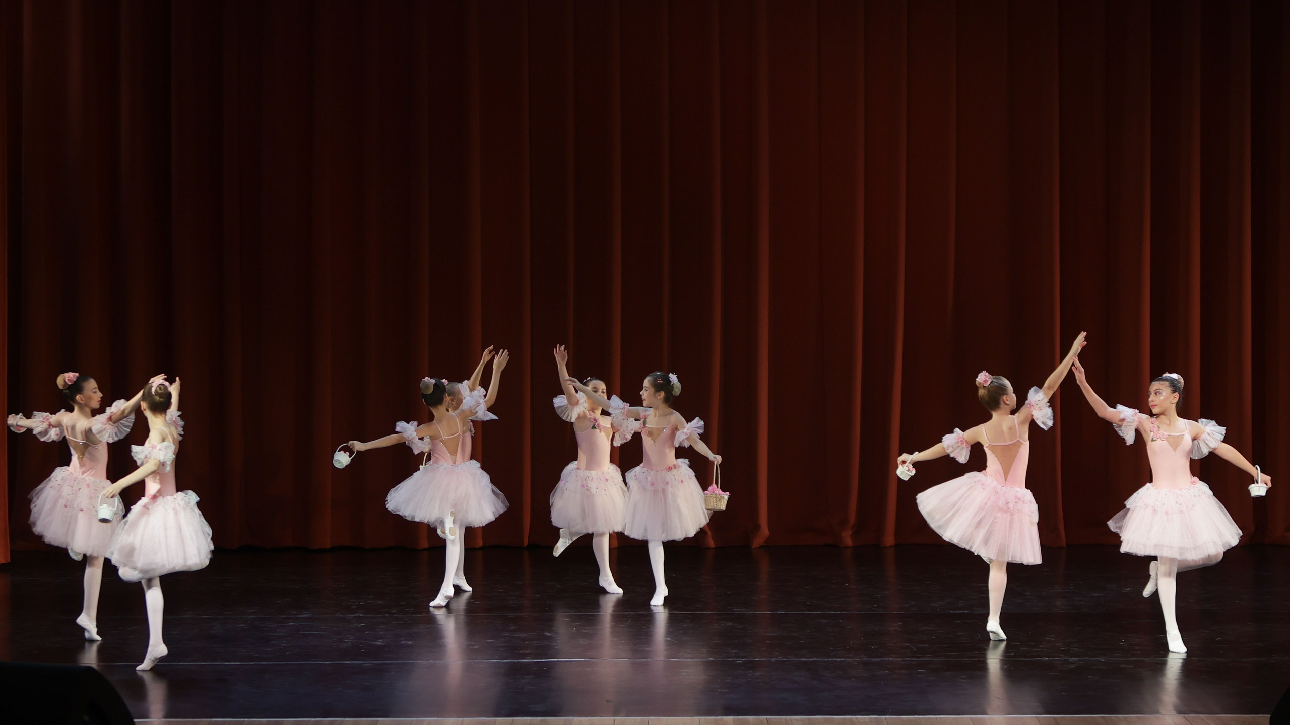 Фестиваль хореографического искусства «КУБОК ЛЕГЕНДЫ — 2025». Выпускные альбомы и школьный фотограф в Подольске, Троицке, Щербинке, Москве и Московской области