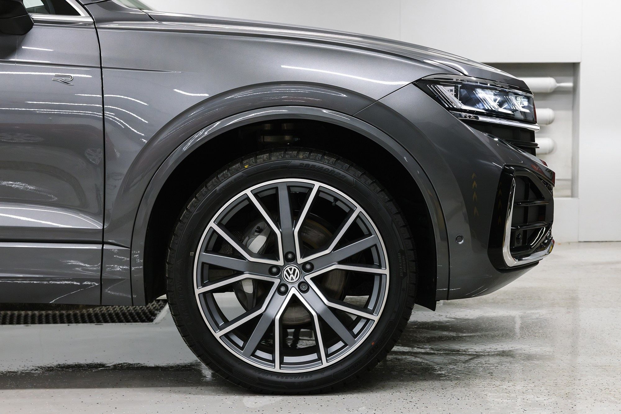 Volkswagen Touareg R-Line 2.0 TSI AT (265 л. с.). Автосалон «Х-Авто»