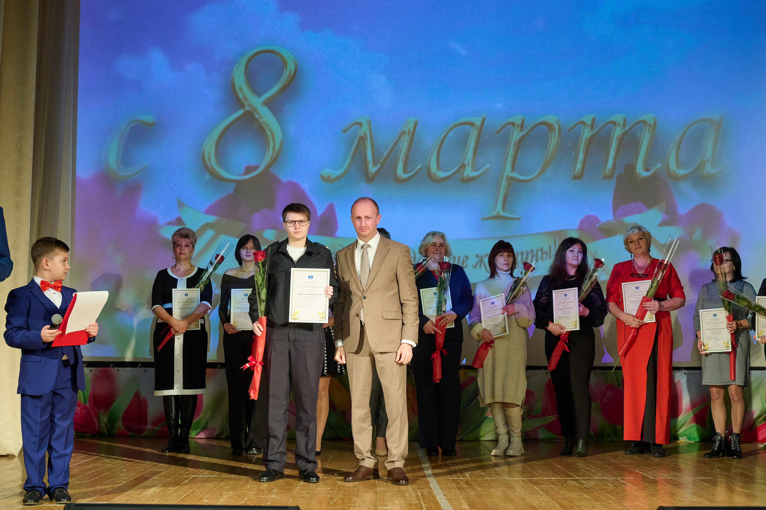 8 марта ДК Кабардинка. Жизнь курорта Кабардинка в фотографиях