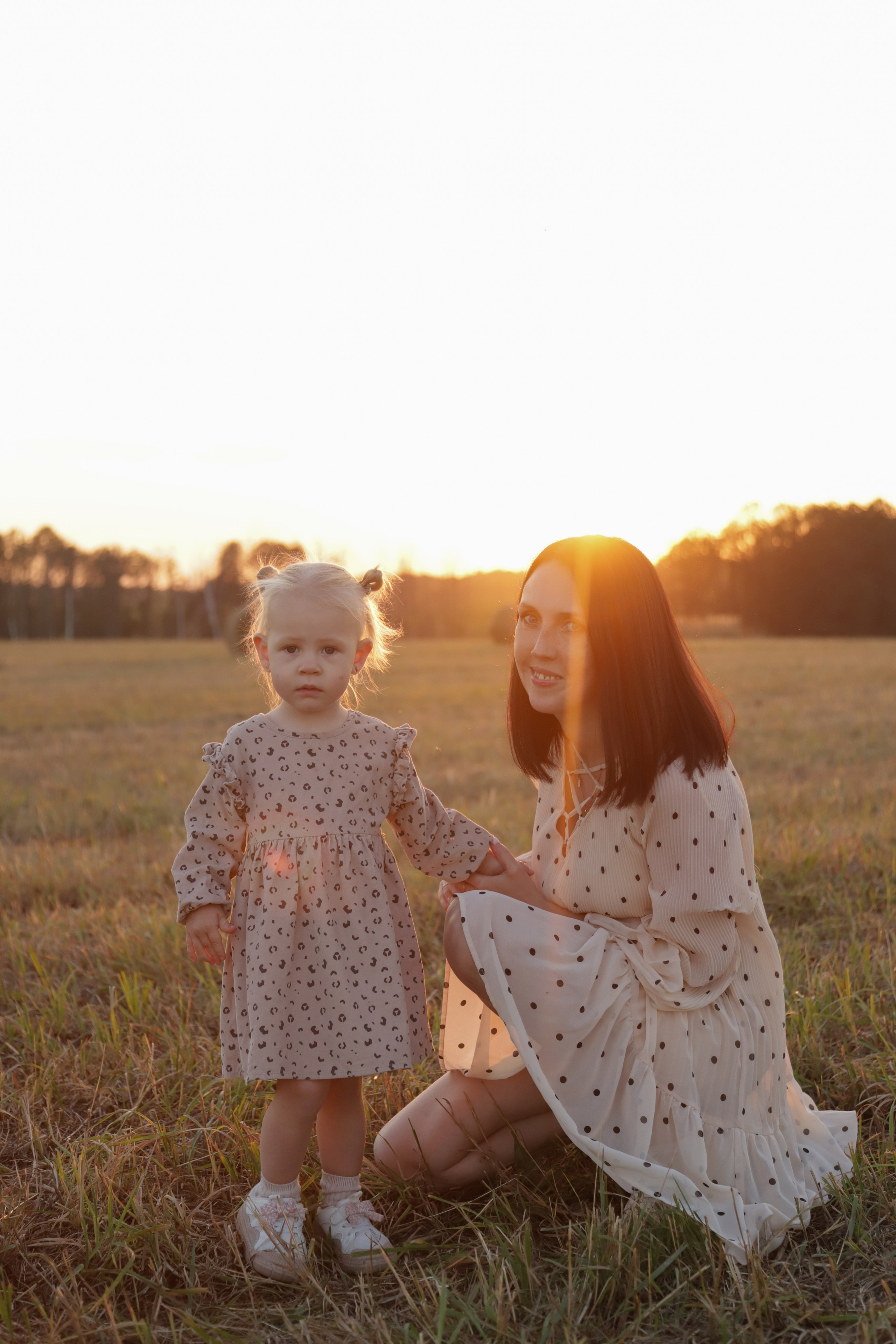 Мама с детьми в поле стога. Диана Николаева — фотограф город Балашиха