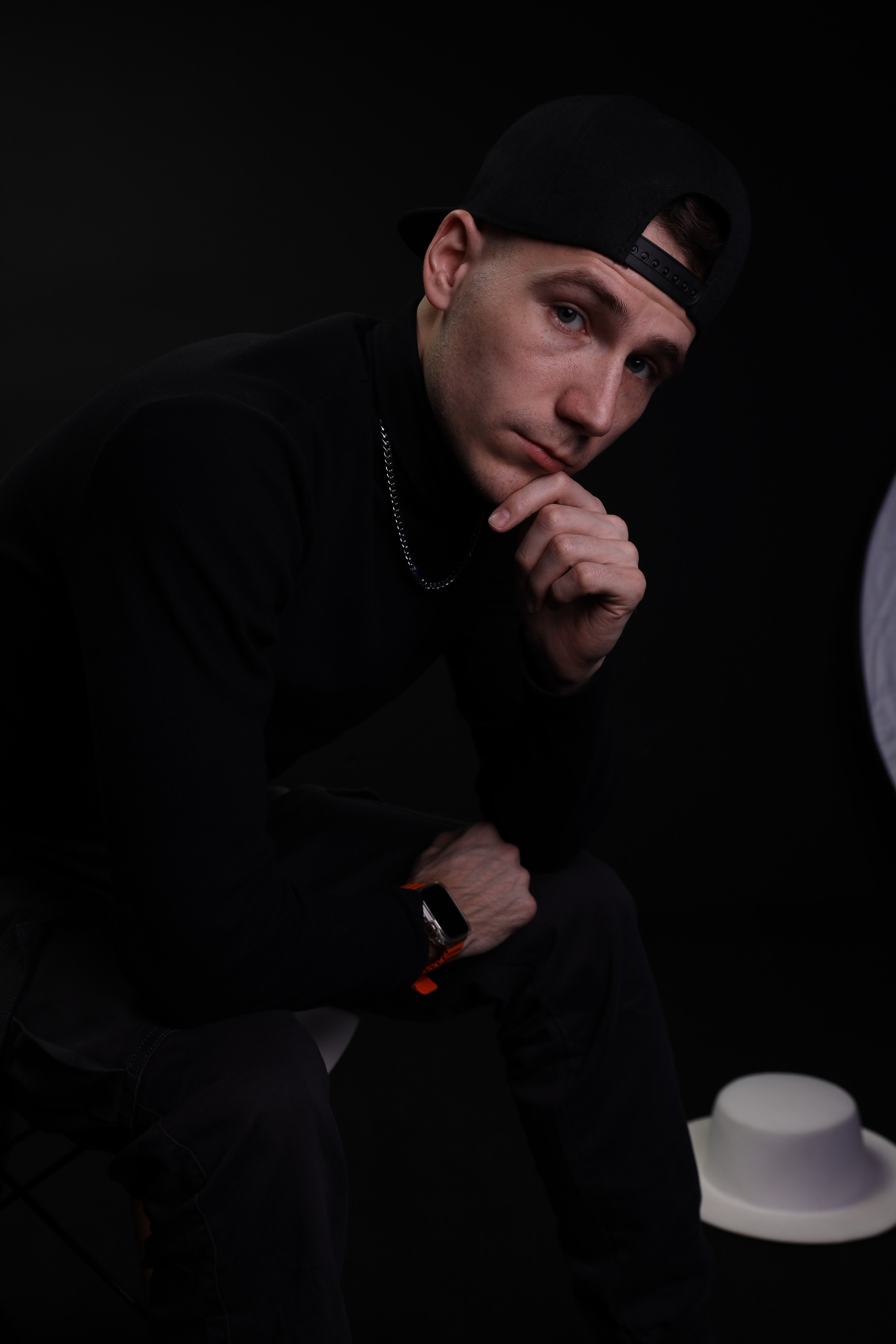 The White hat Alex. Профессиональный фотограф в Воронеже Владислав Крылов