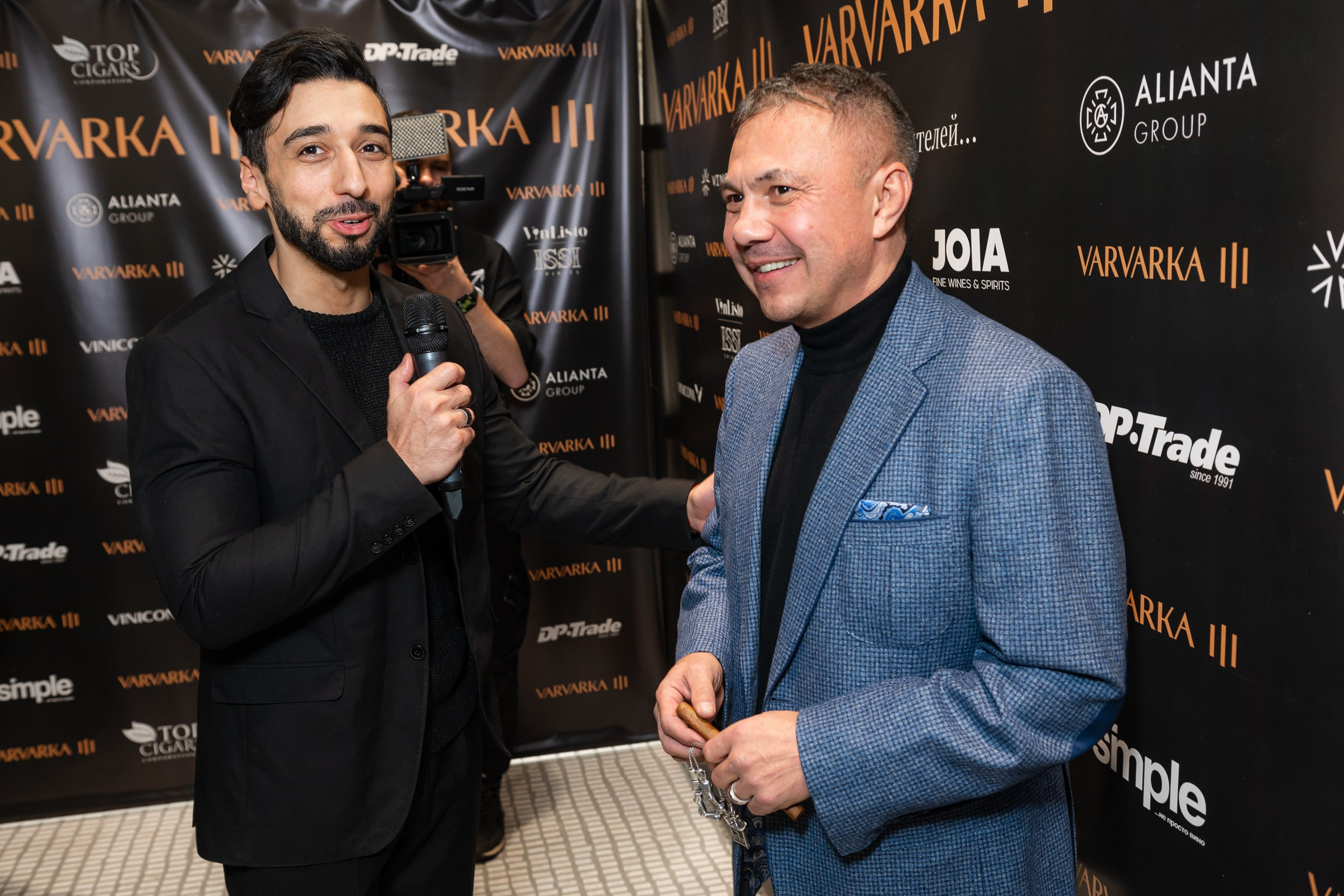 Ведущие мероприятия 1+1