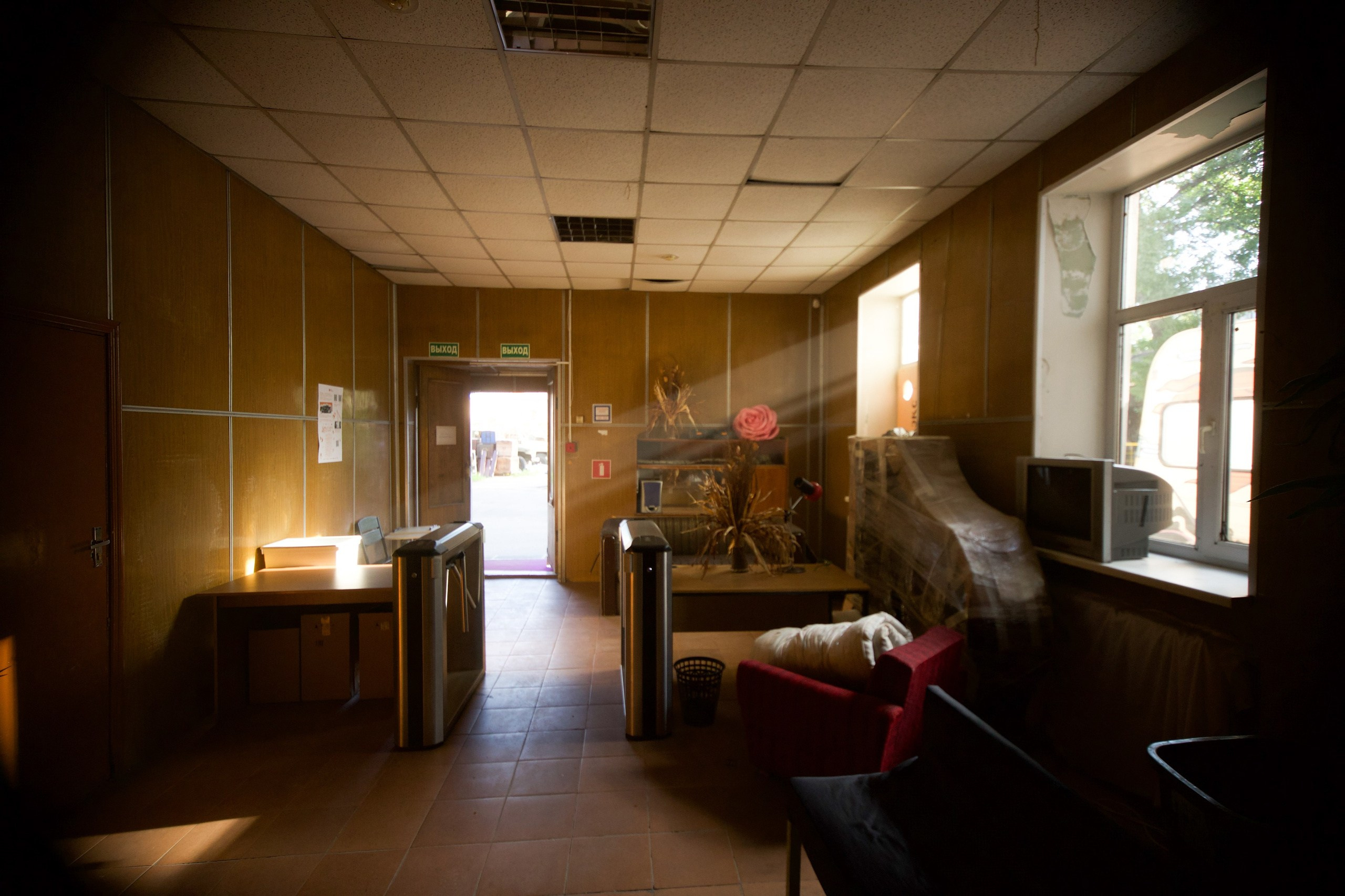 Кино в НИИ СНЕГИРИ (Very Strong Place) — Москва