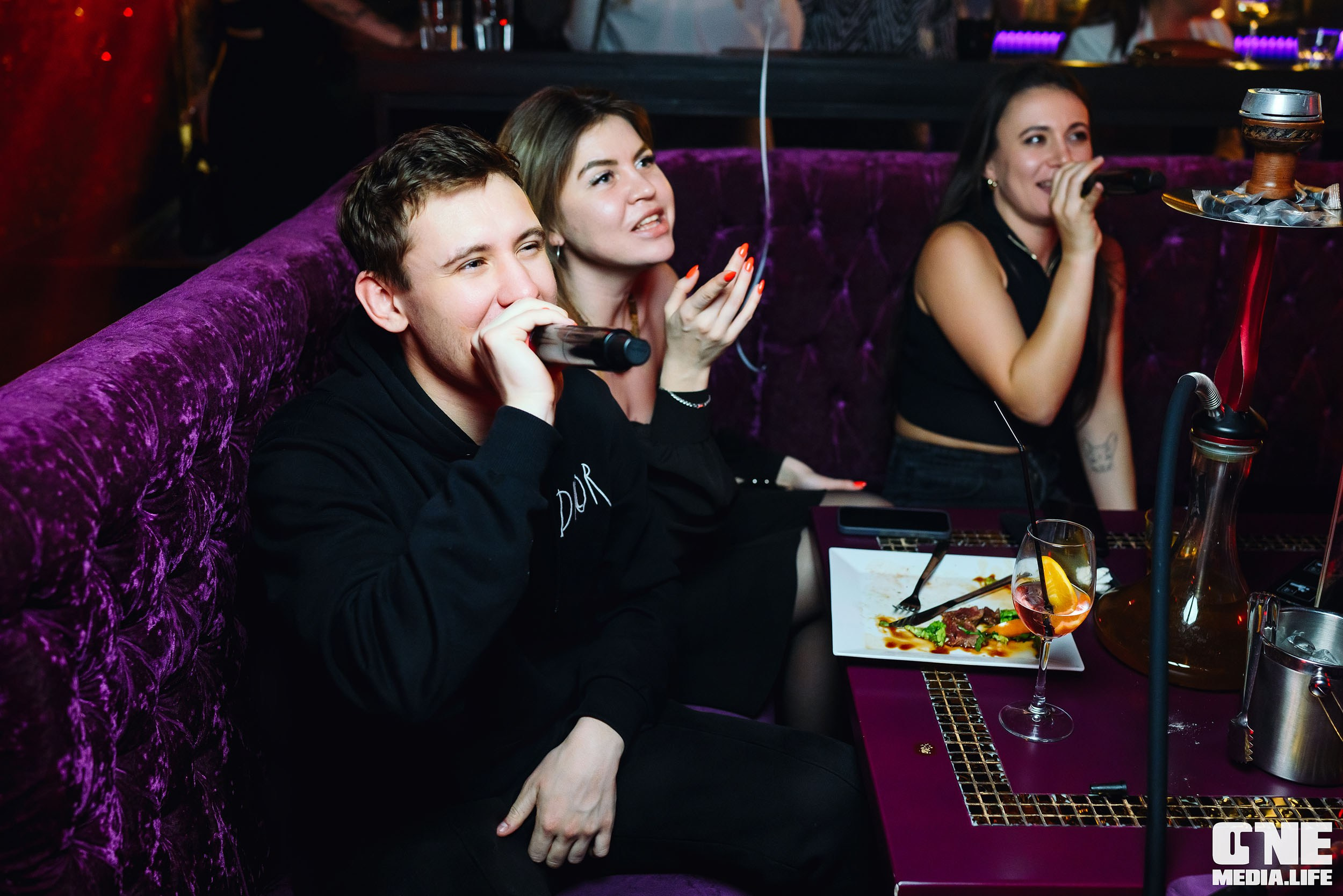 Фотоотчет с вечеринки в караоке-клубе Эйфория. One Media Life: фоторепортажи, фотоотчеты с мероприятий и заведений