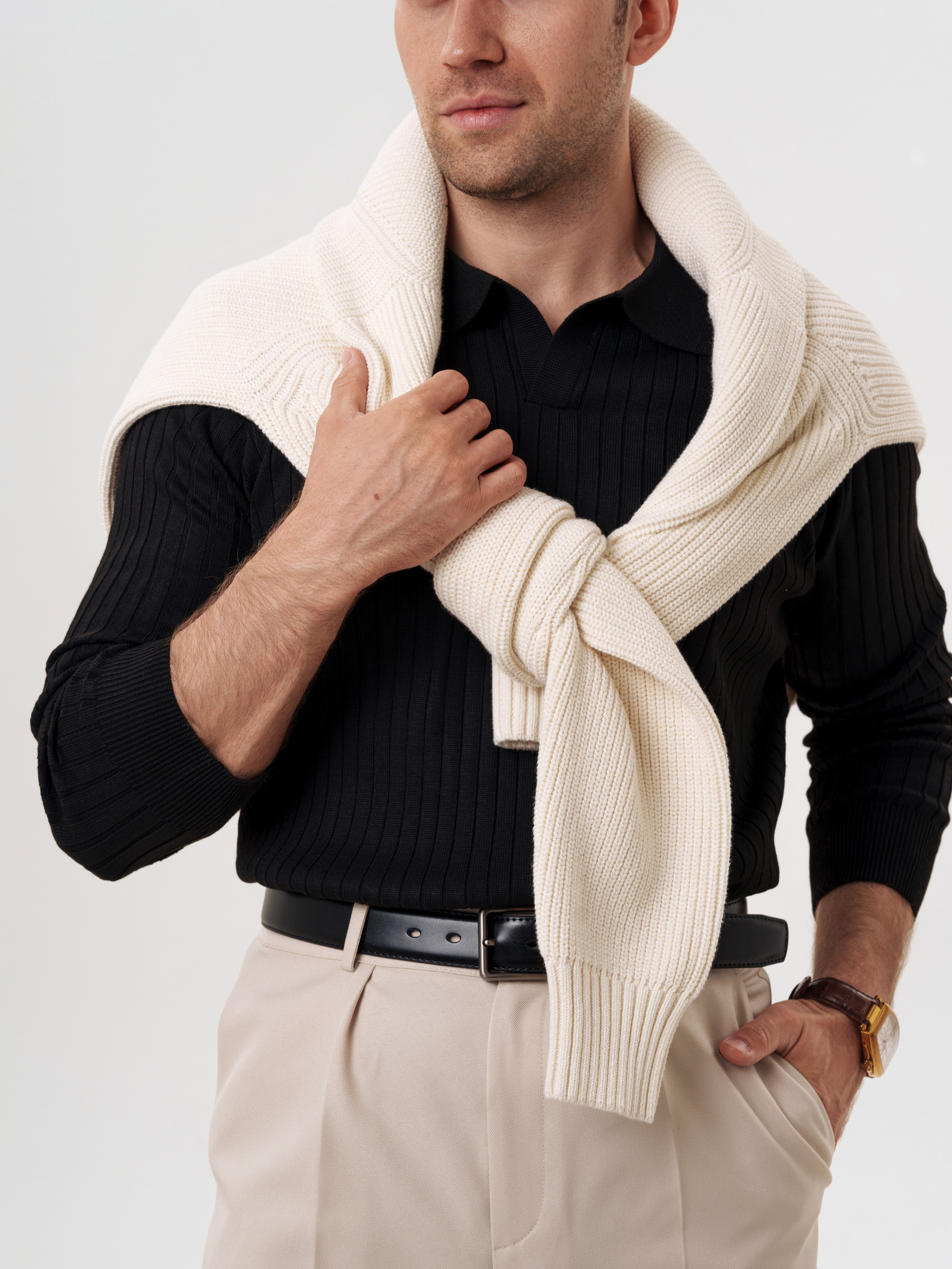 Мужской пуловер в стиле «Old Money». Портретный и Контент фотограф Григорий Семенов (Grifon) в Ижевске