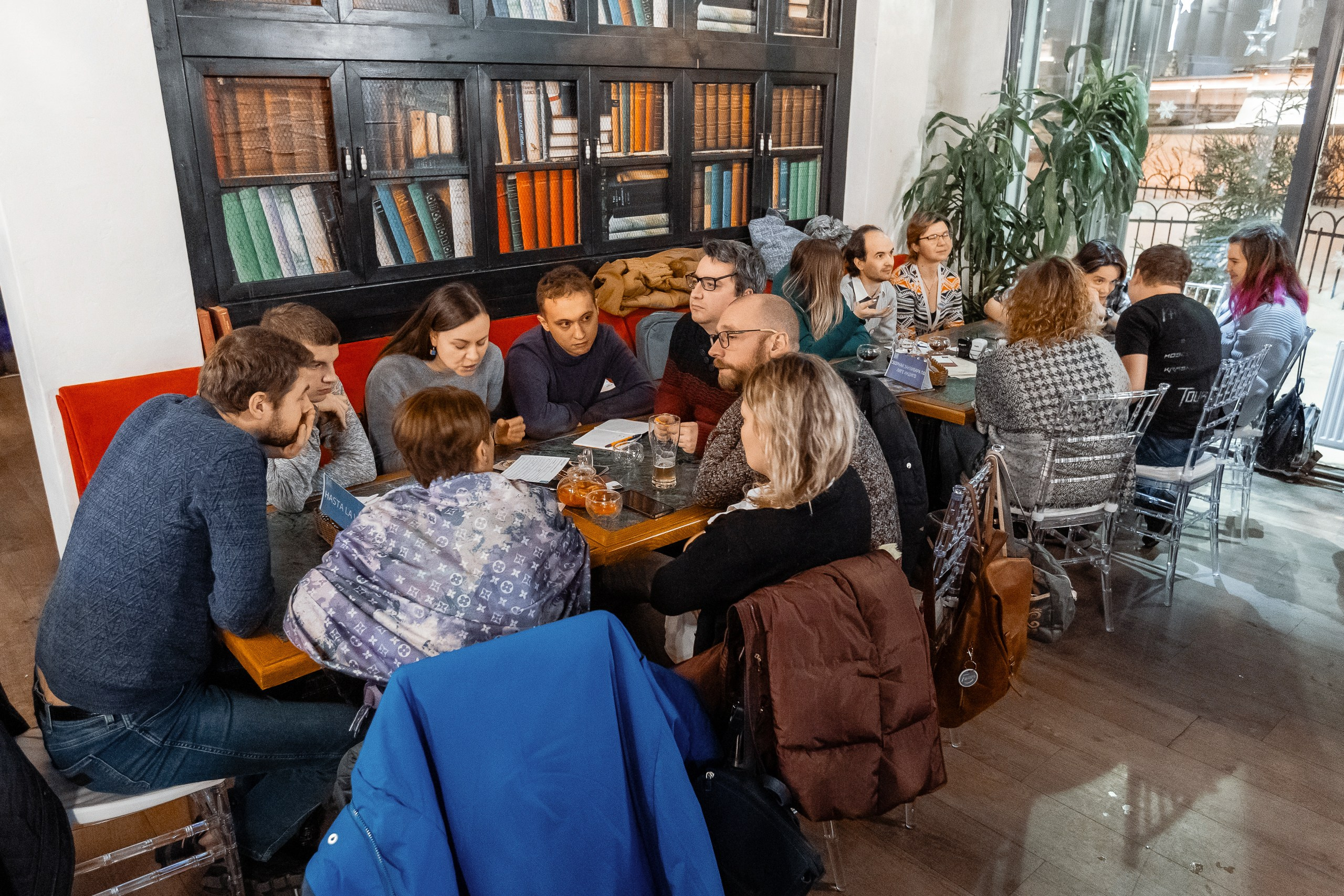 Фото с репортажной съемки квиза ЛИГА ИНДИГО. Фотограф в Санкт-Петербурге — Сергей Петров
