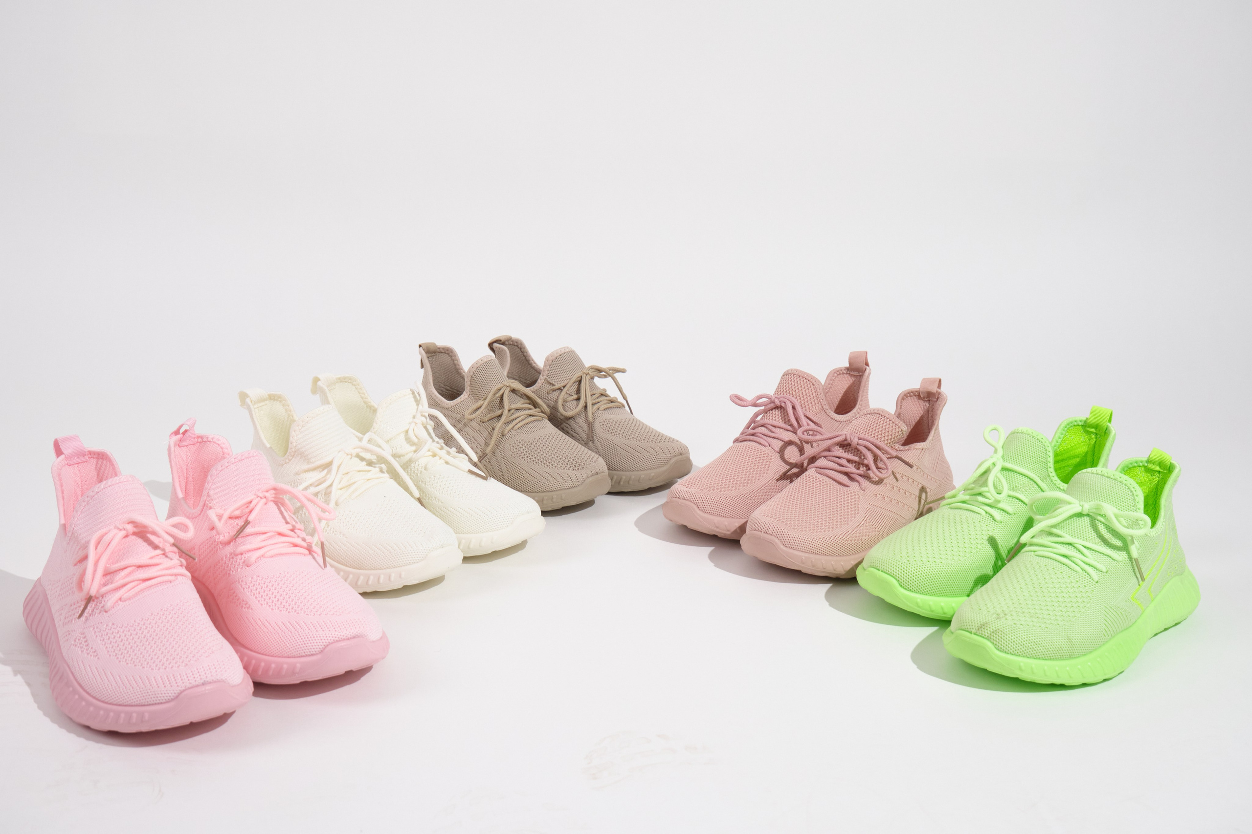 Имиджевая съемка коллекции спортивной обуви для сайта