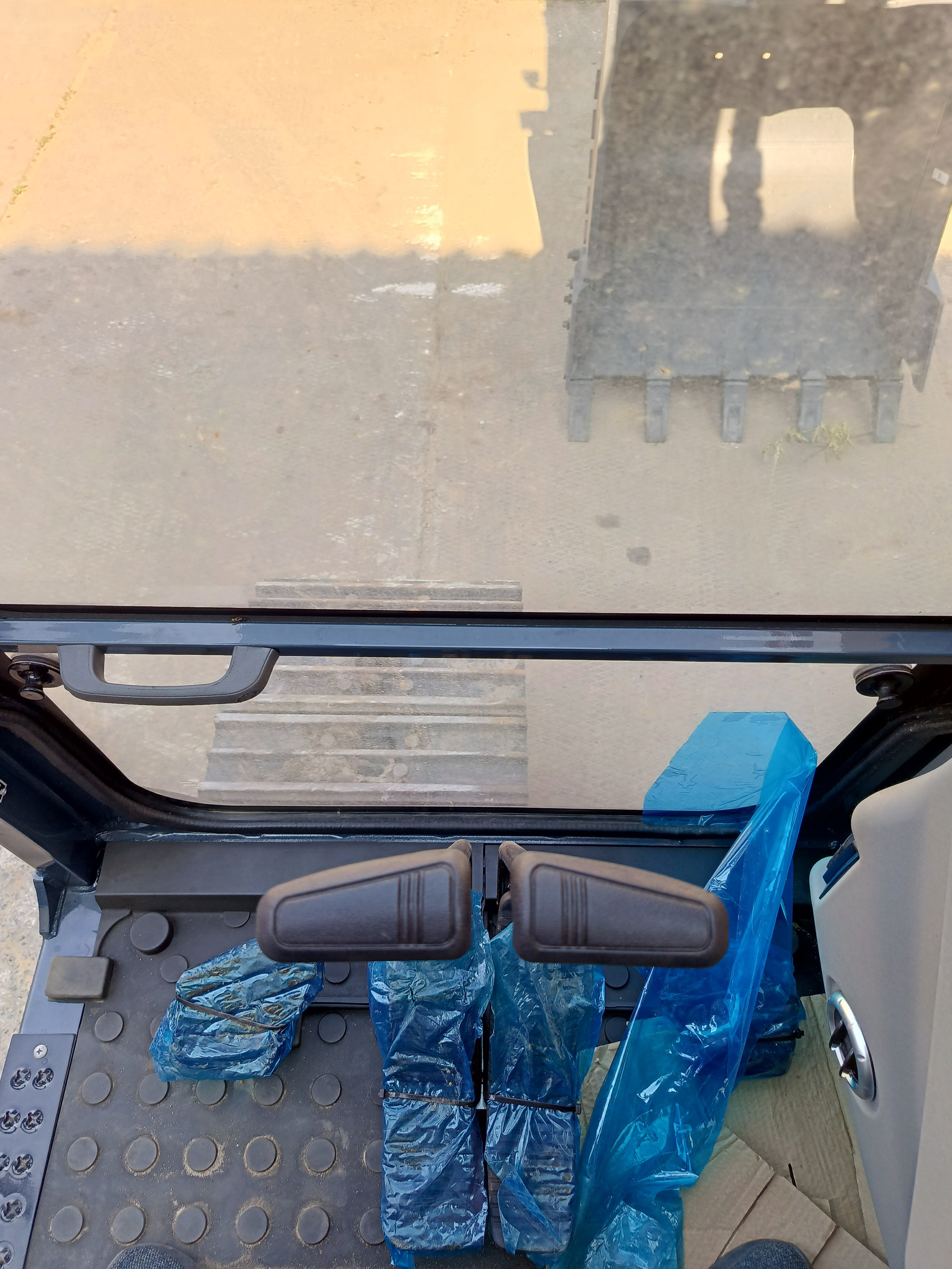 Фото гус. экс. Beezone В210EW. Продажа и обслуживание грузовой техники и спецтехники в г. Новосибирск компания СТИ