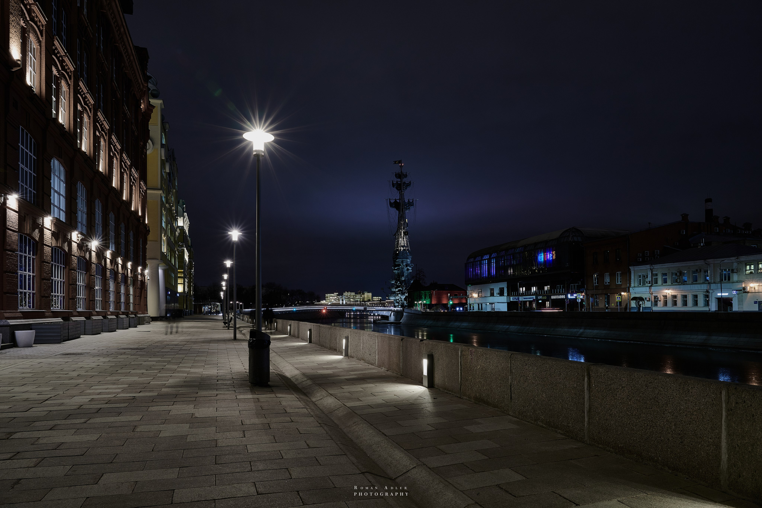 Магазин. Фотограф Роман Адлер