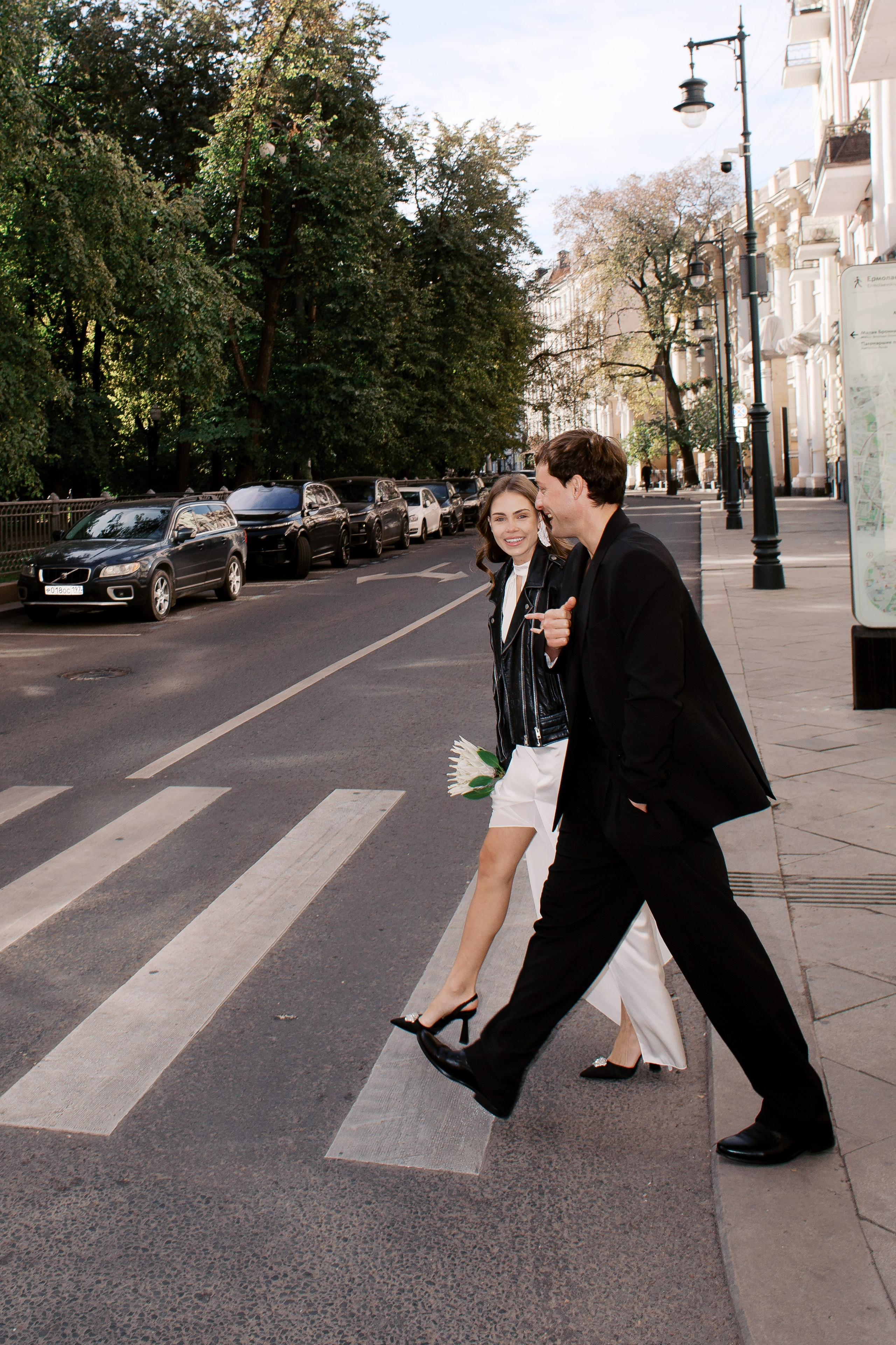 Свадебная прогулка по Патриаршим Прудам, свадебный фотограф Москва
