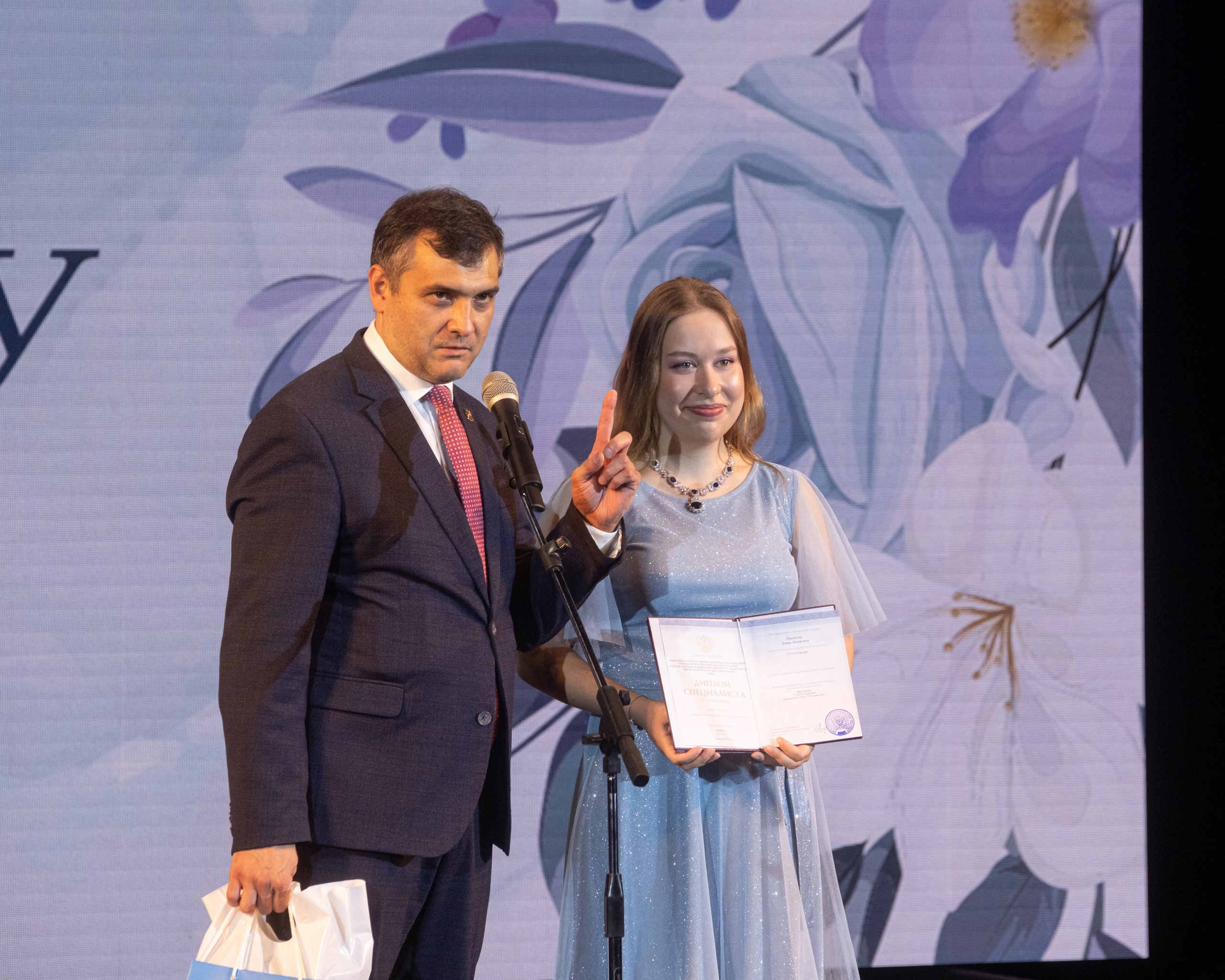 Выпускной Педиатрического факультета КГМУ 2024. Репортажный фотограф в Казани Павел Серпокрылов