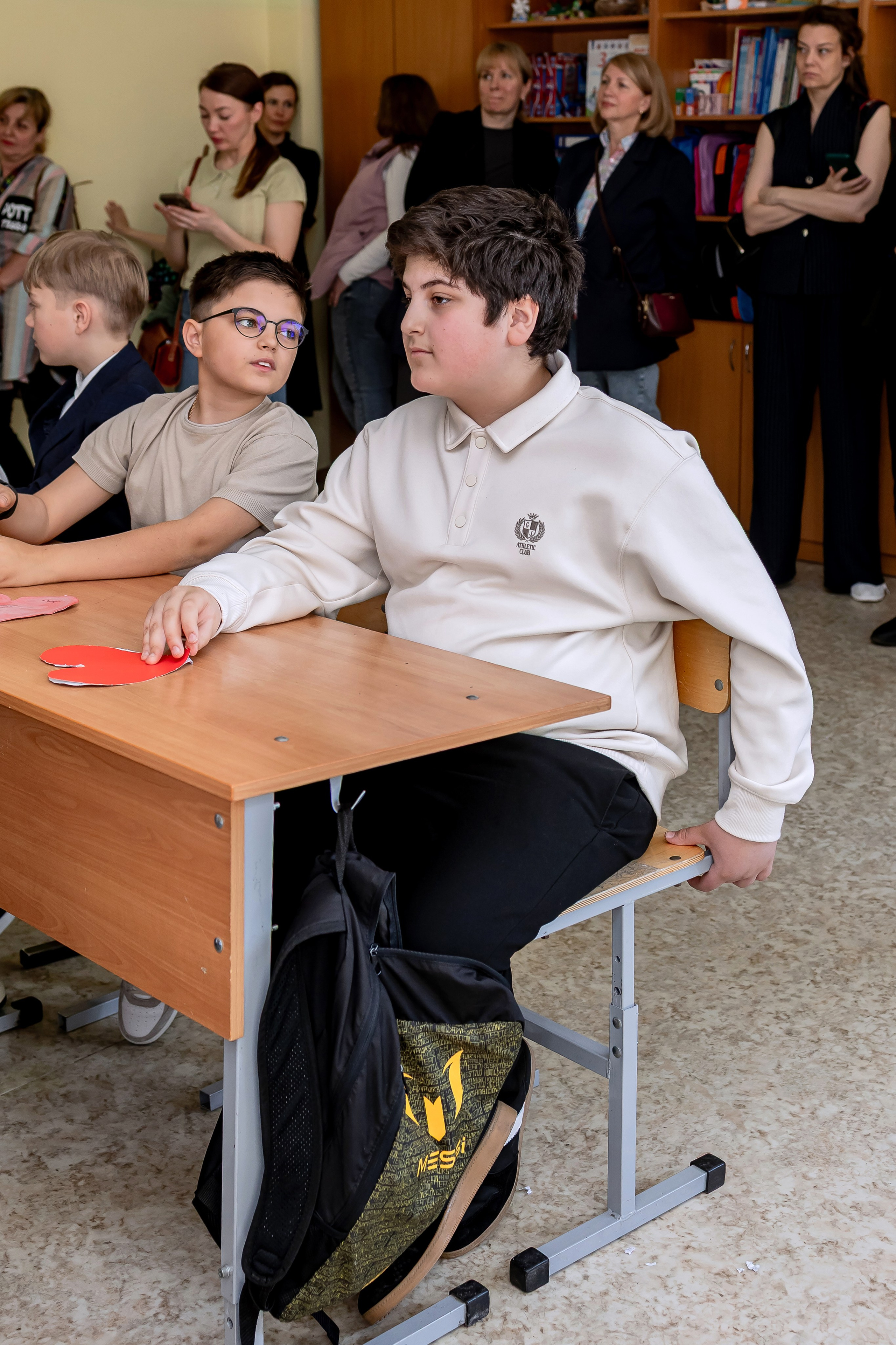 Выпускной в начальной школе в классе. Фотограф и видеограф Москва. Свадебный фотограф, видеограф. Выпускные альбомы. Оживающие альбомы