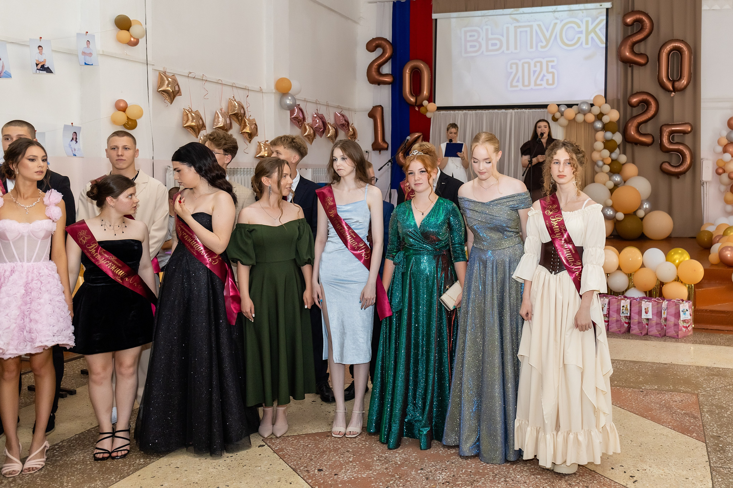 Выпускной. Школа 22, 11 класс. Стильный выпускной альбом Владивосток фотограф Вероника Мигачева