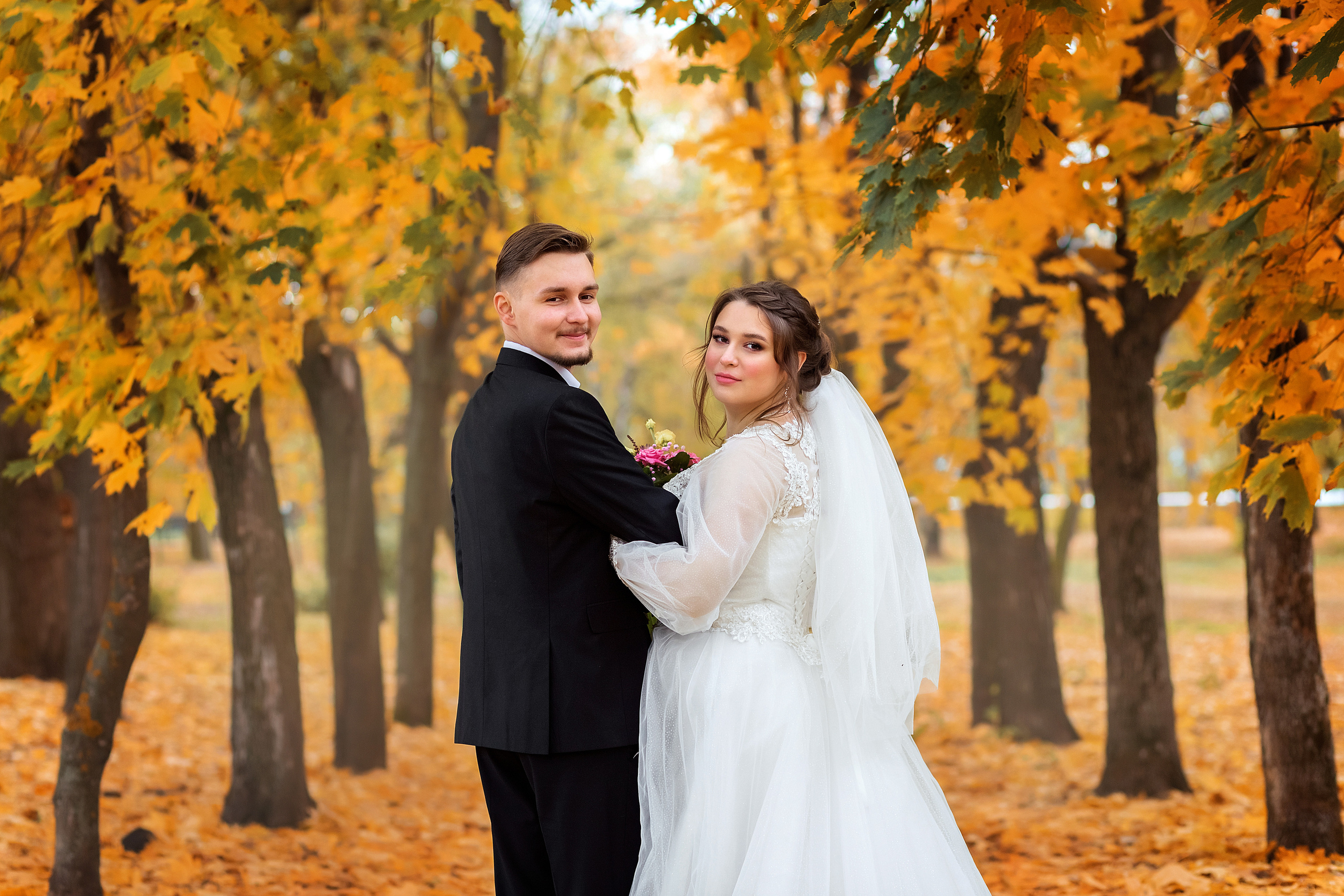 Красивая осенняя прогулка Ирины и Владимира. Фотограф в Самарской области Елизавета Чагеева