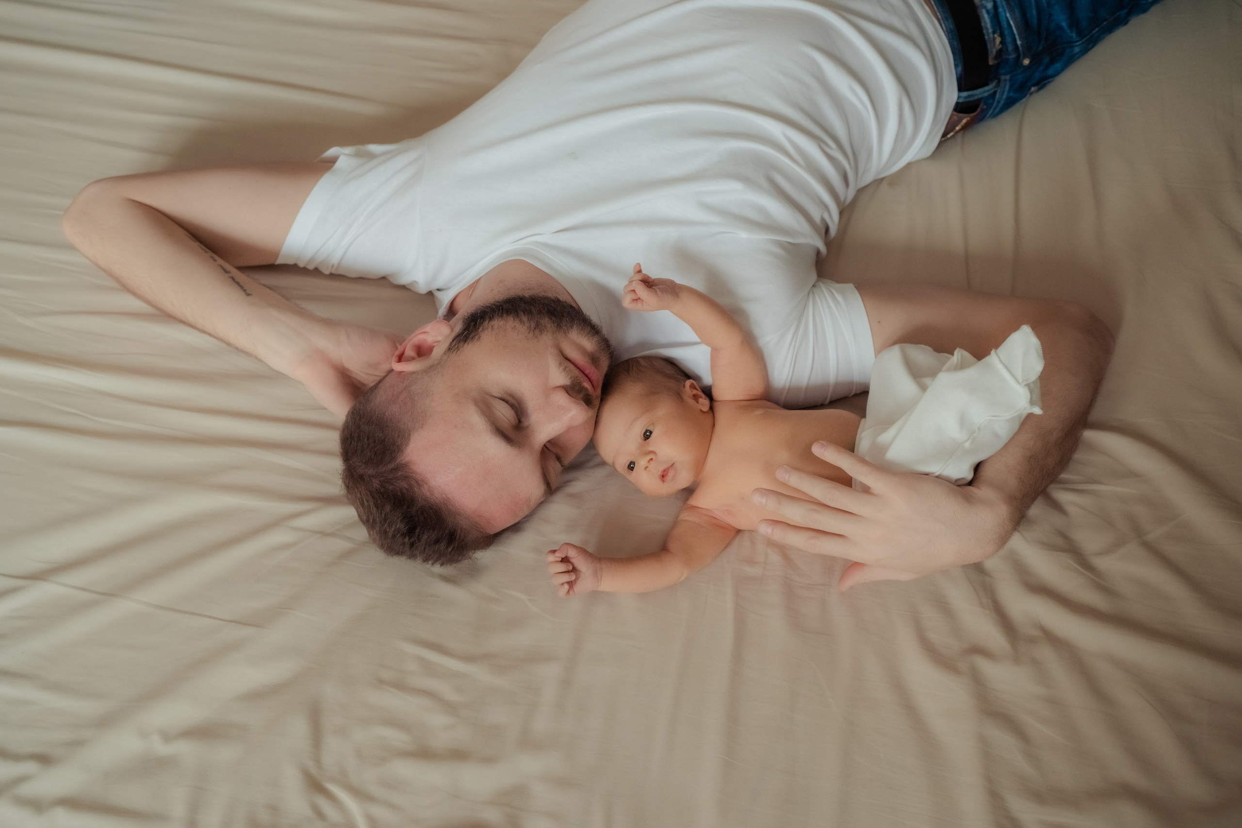 Фотосъемка новорожденного в минималистичном стиле