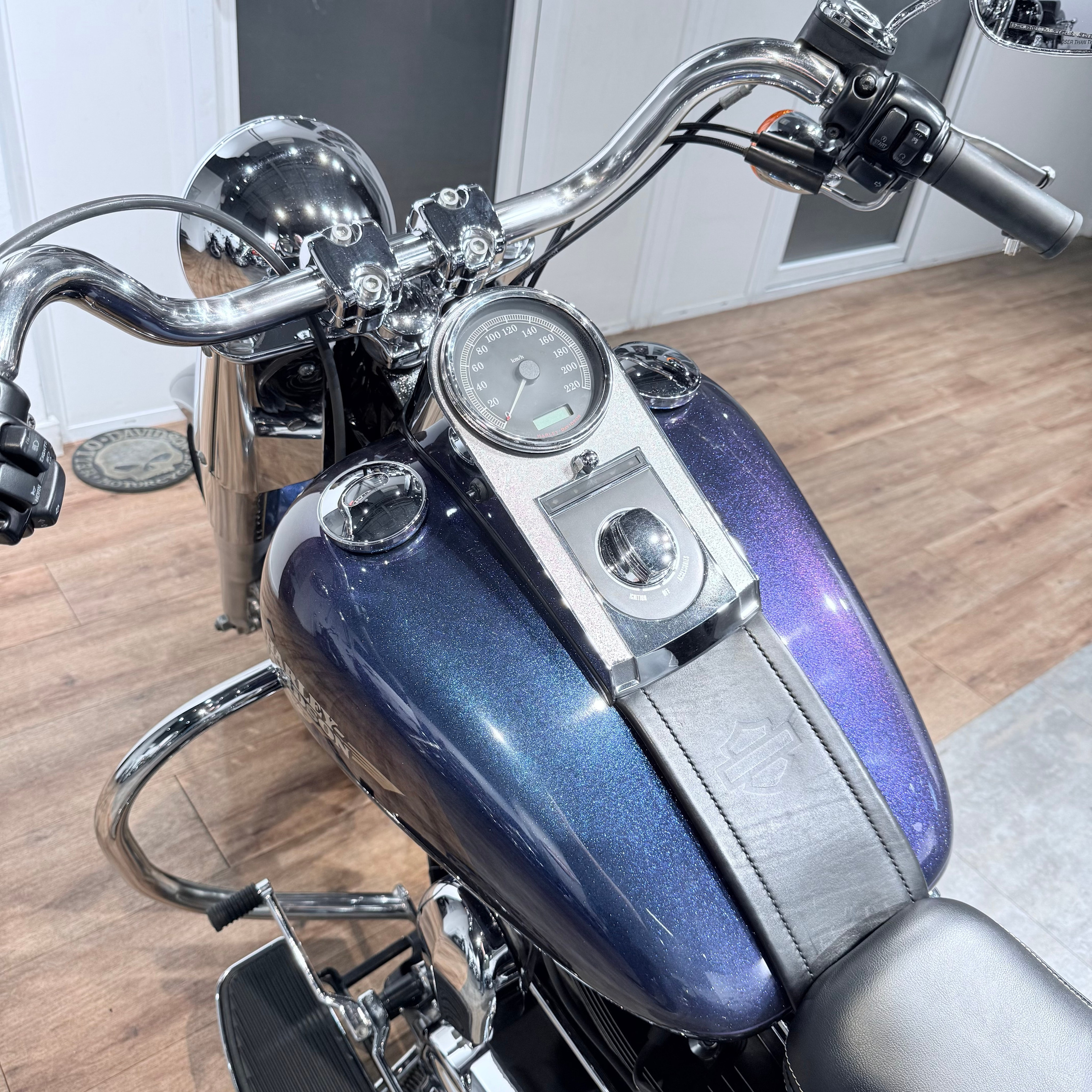Мотоциклы Harley-Davidson 2010 Fat Boy (Flame Blue Pearl) (Softail) — купить мотоцикл. Hello Davidson, Москва. Только хорошие мотоциклы…