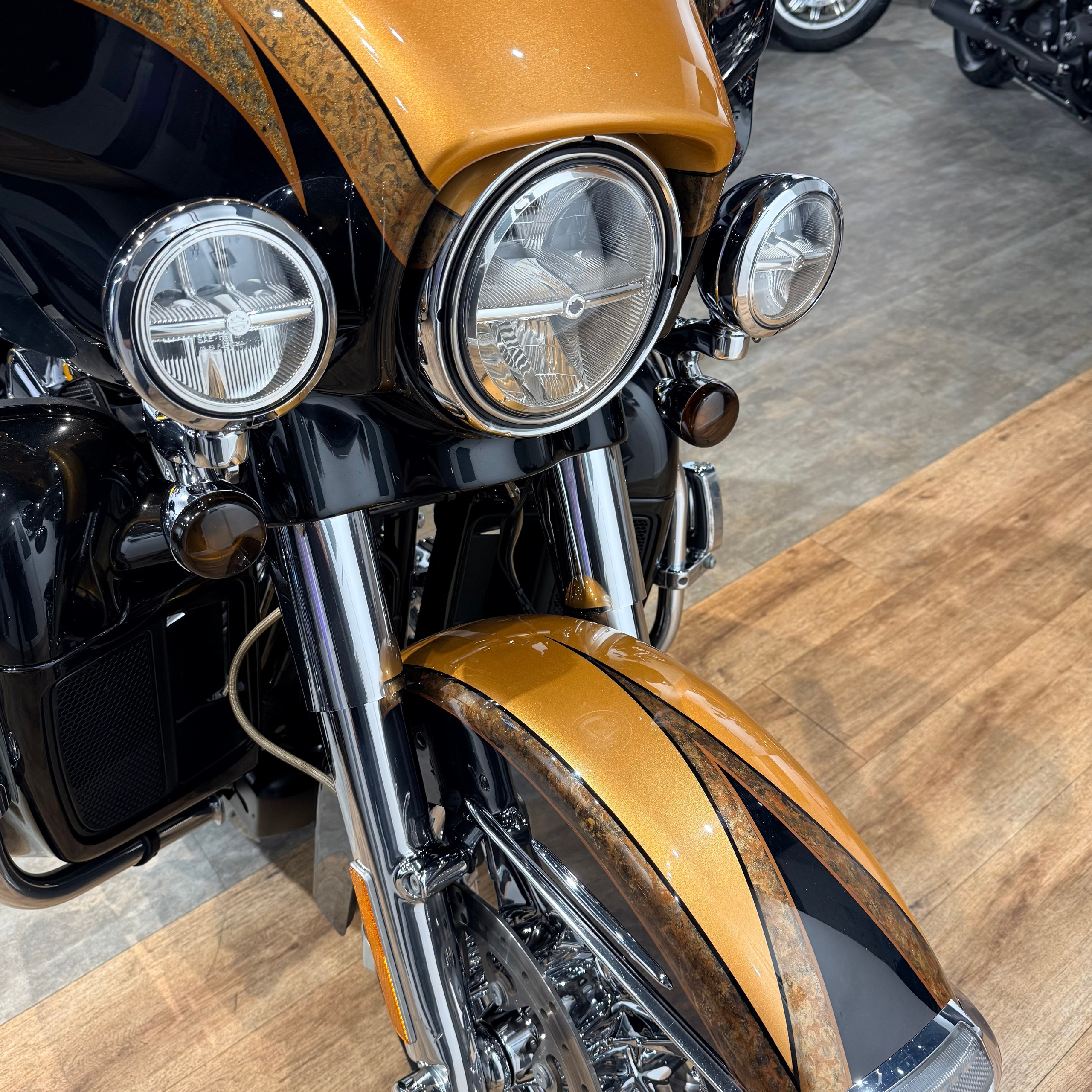 Купить Harley-Davidson 2014 CVO Еlесtra Glide Limited Gоld (Touring) — подробнее на сайте. Hello Davidson, Москва. Только хорошие мотоциклы…