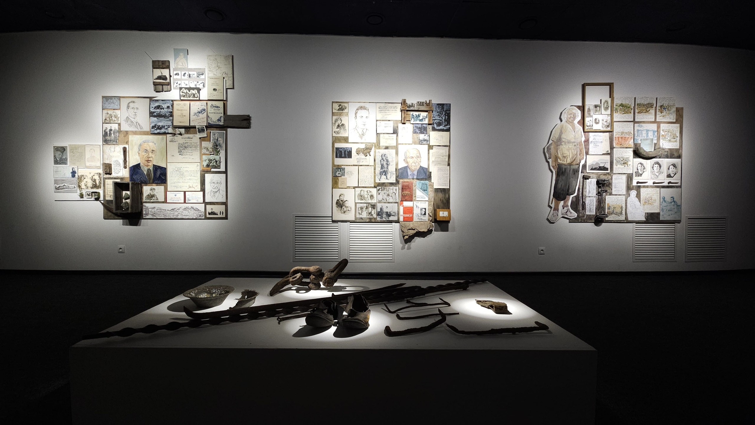 Curatorial and jury work for the Makers of Siberia Photo Prize exhibition in Om…. Елена Аносова — художница и исследовательница, куратор и лектор