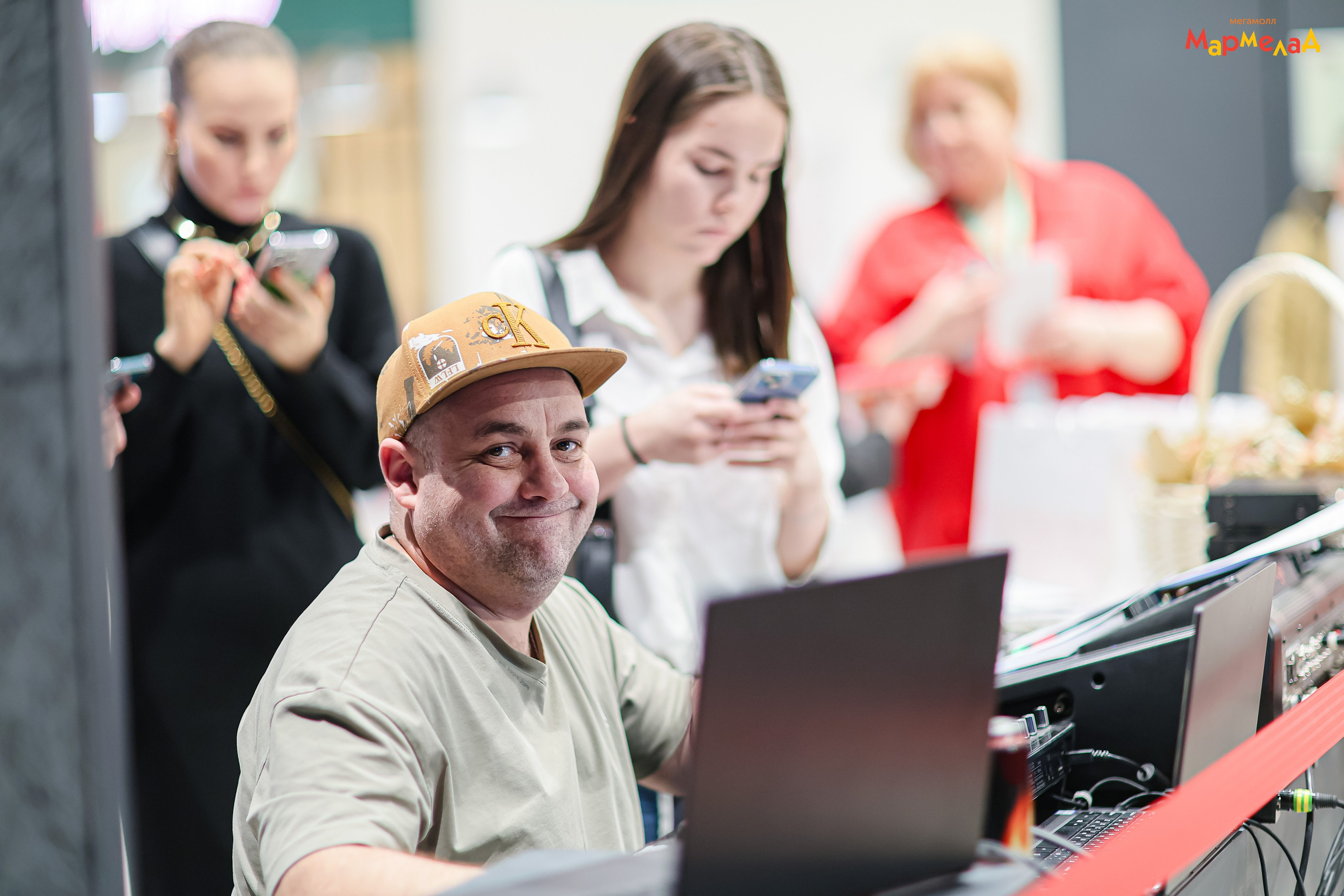 14.02 Любовь без границ в Мегамолл Мармелад. Команда специалистов в мире фотографии и видео. Детский фотограф, семейный фотограф