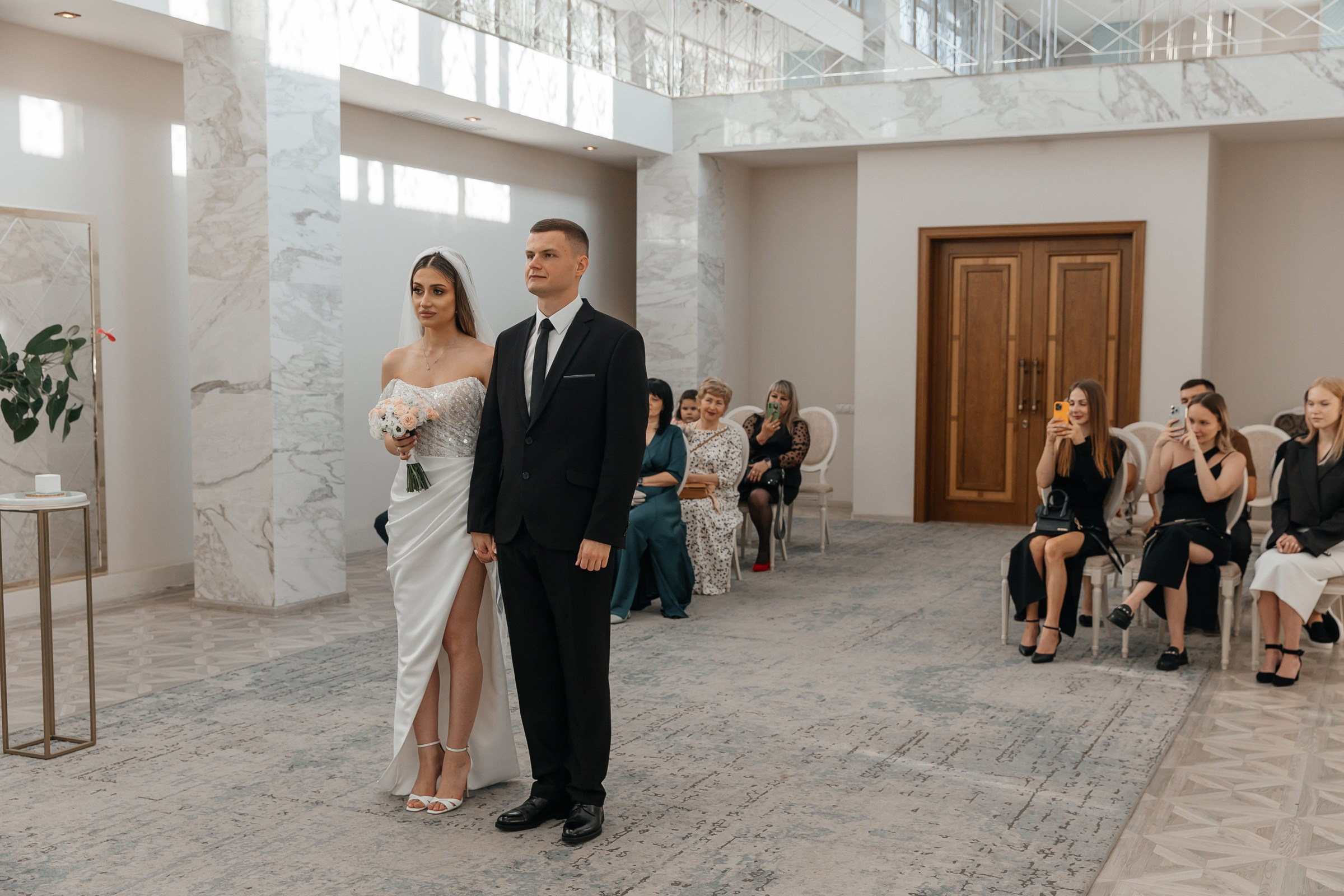 Свадебная фотосессия в Марриоте. Свадебный фотограф в Москве Элина Ларченкова. Фото, которые цепляют