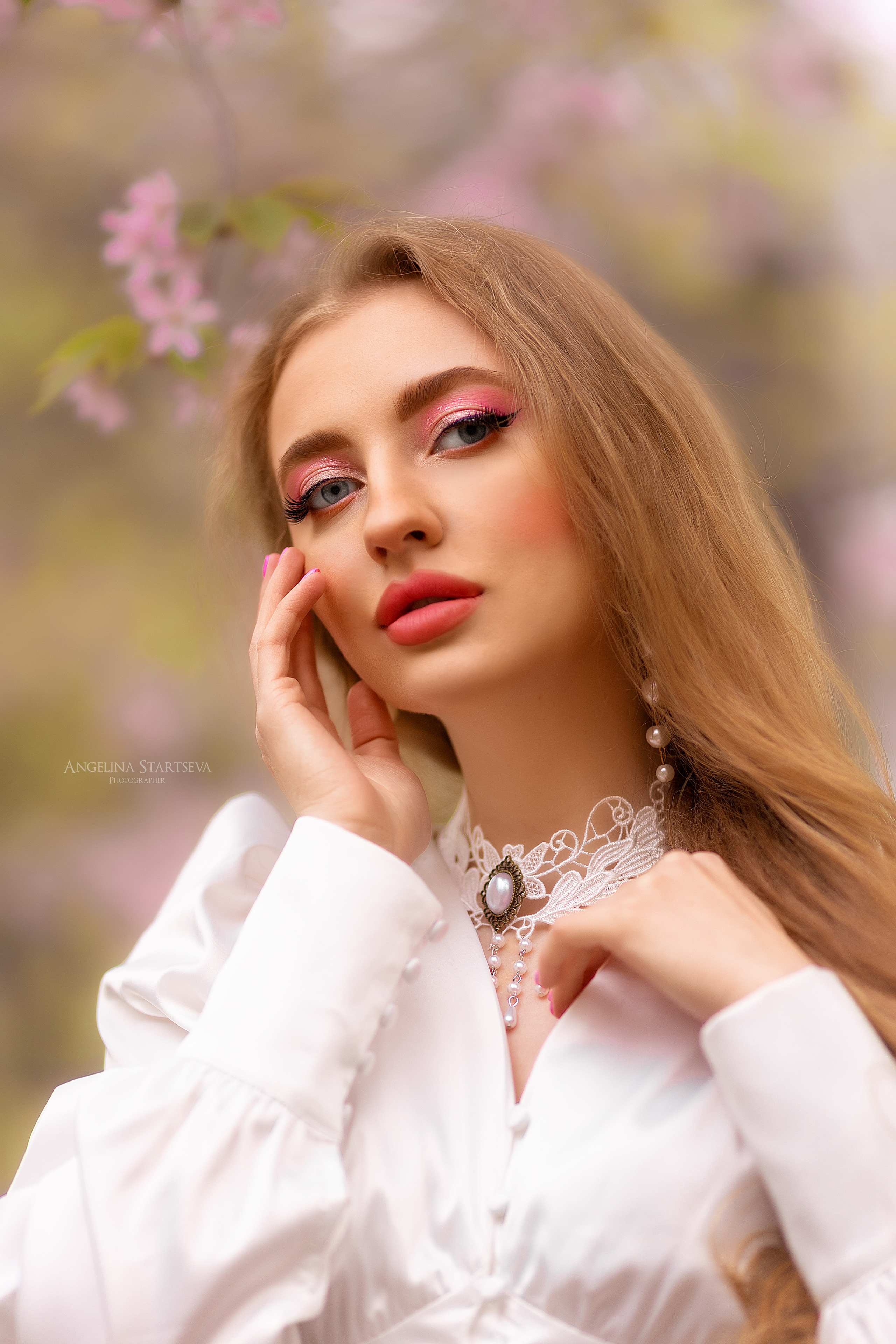 девушка в сакуре